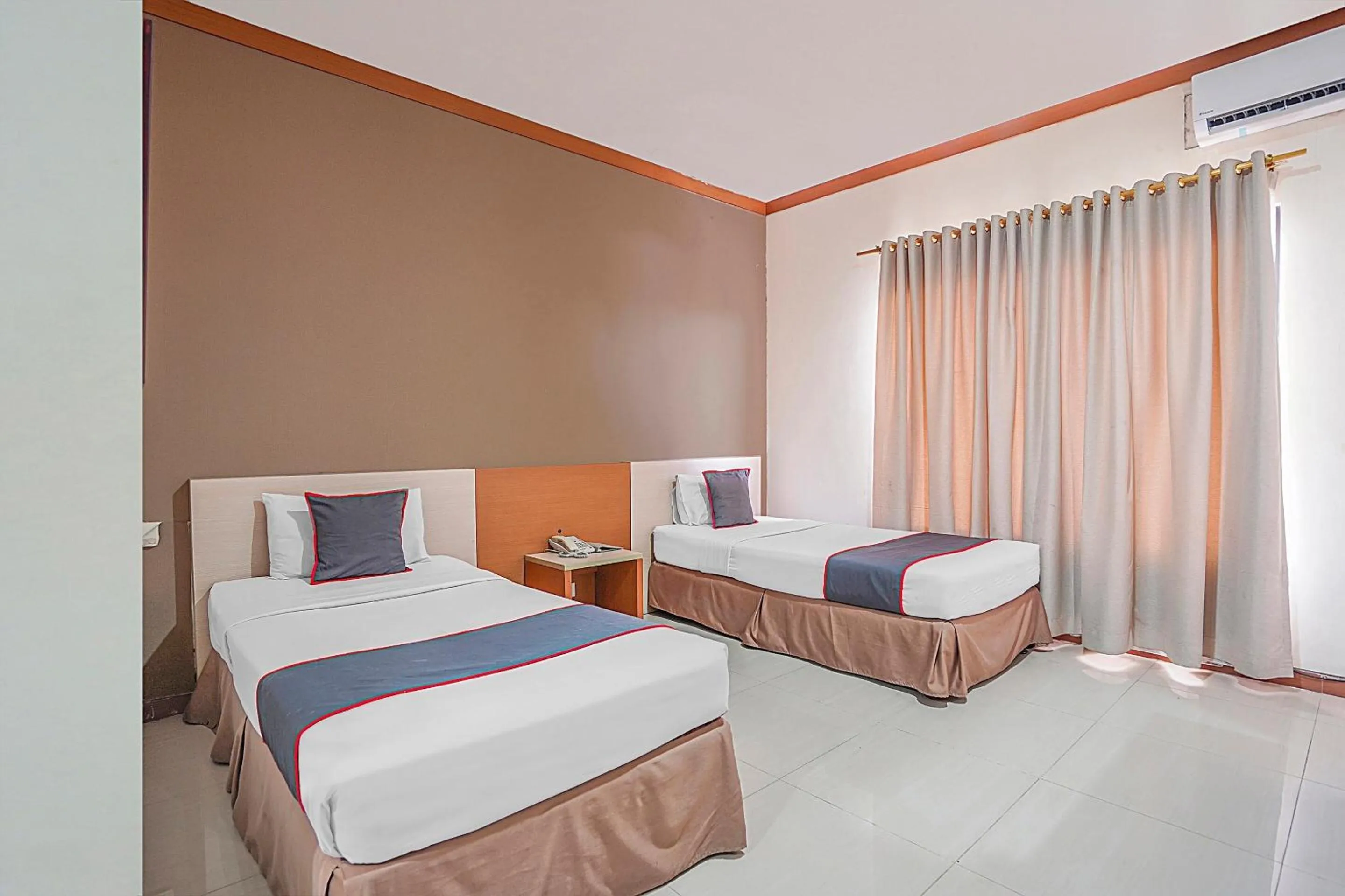 Bedroom in Collection O 90724 Hotel Sinar Sidoarjo