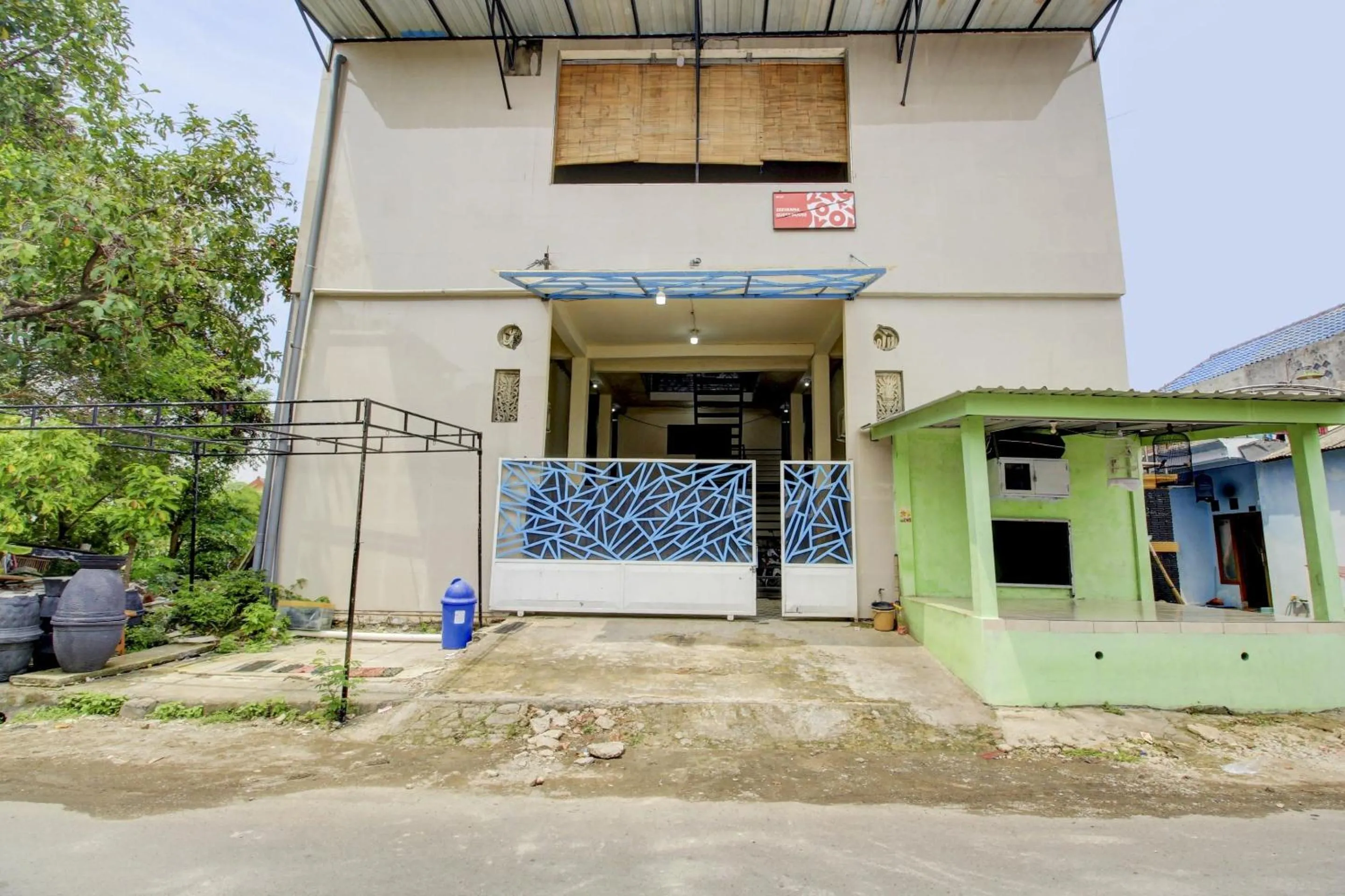 Facade/entrance in Hotel O Zeevanna Guest House Syariah