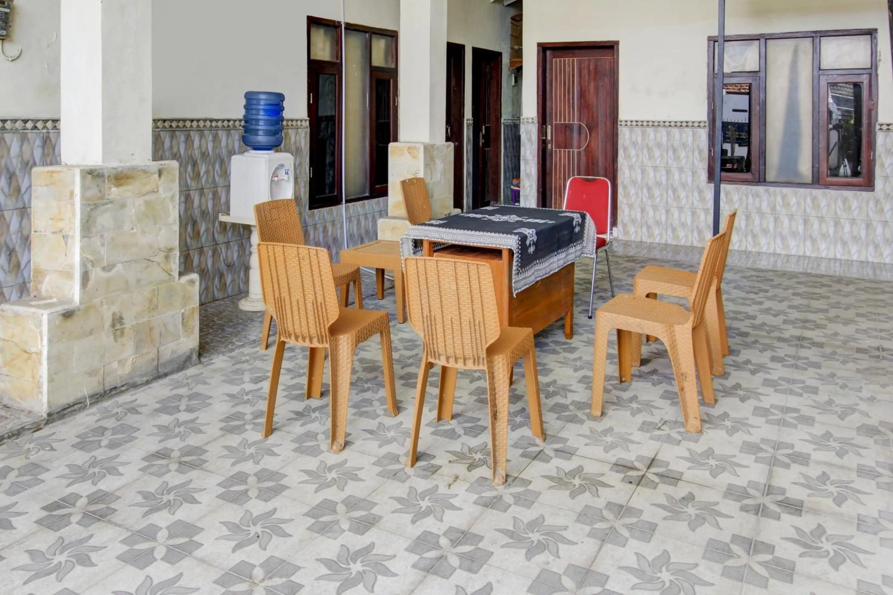 Lobby or reception in Hotel O Zeevanna Guest House Syariah