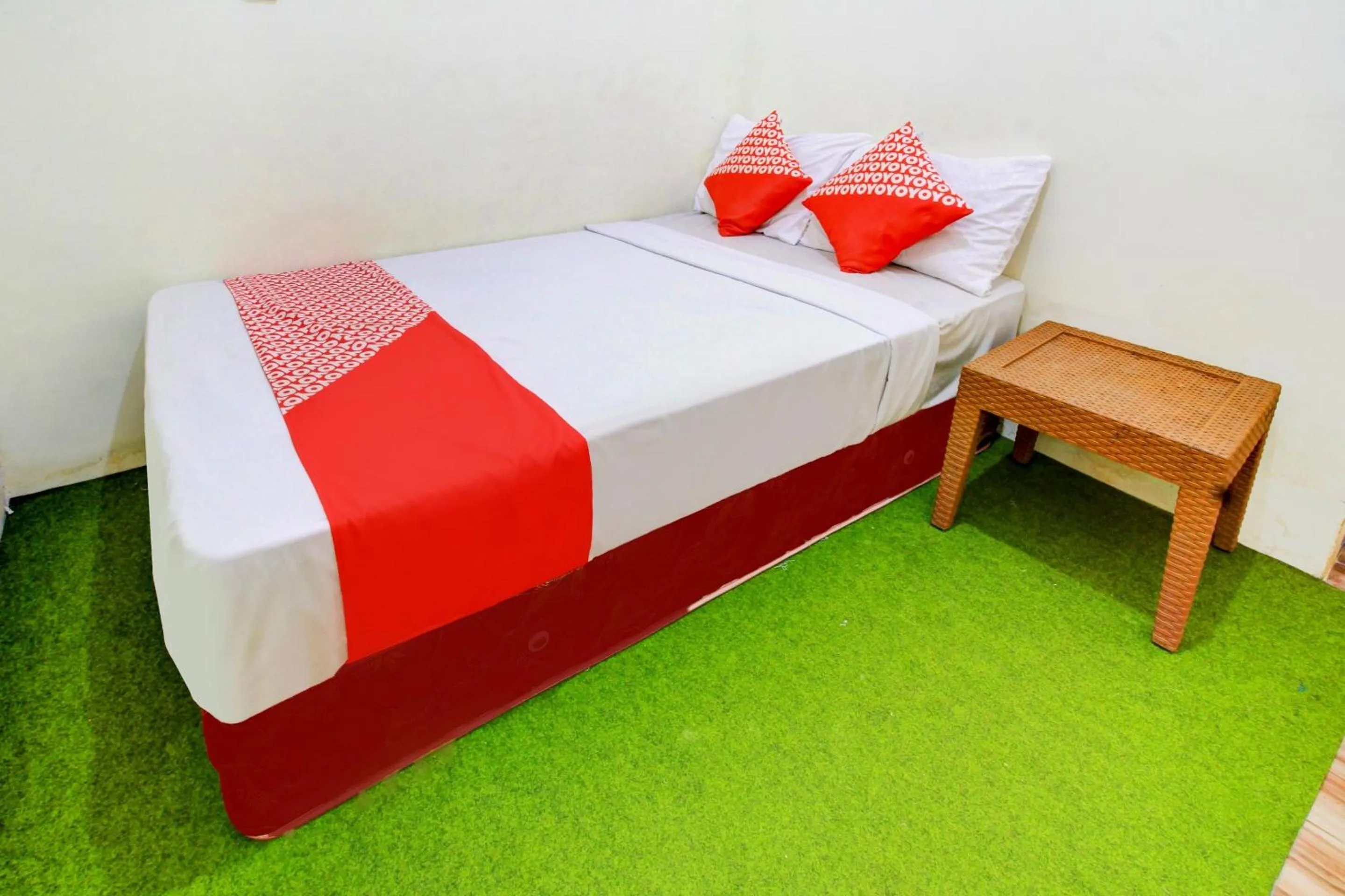 Bedroom, Bed in Hotel O Zeevanna Guest House Syariah