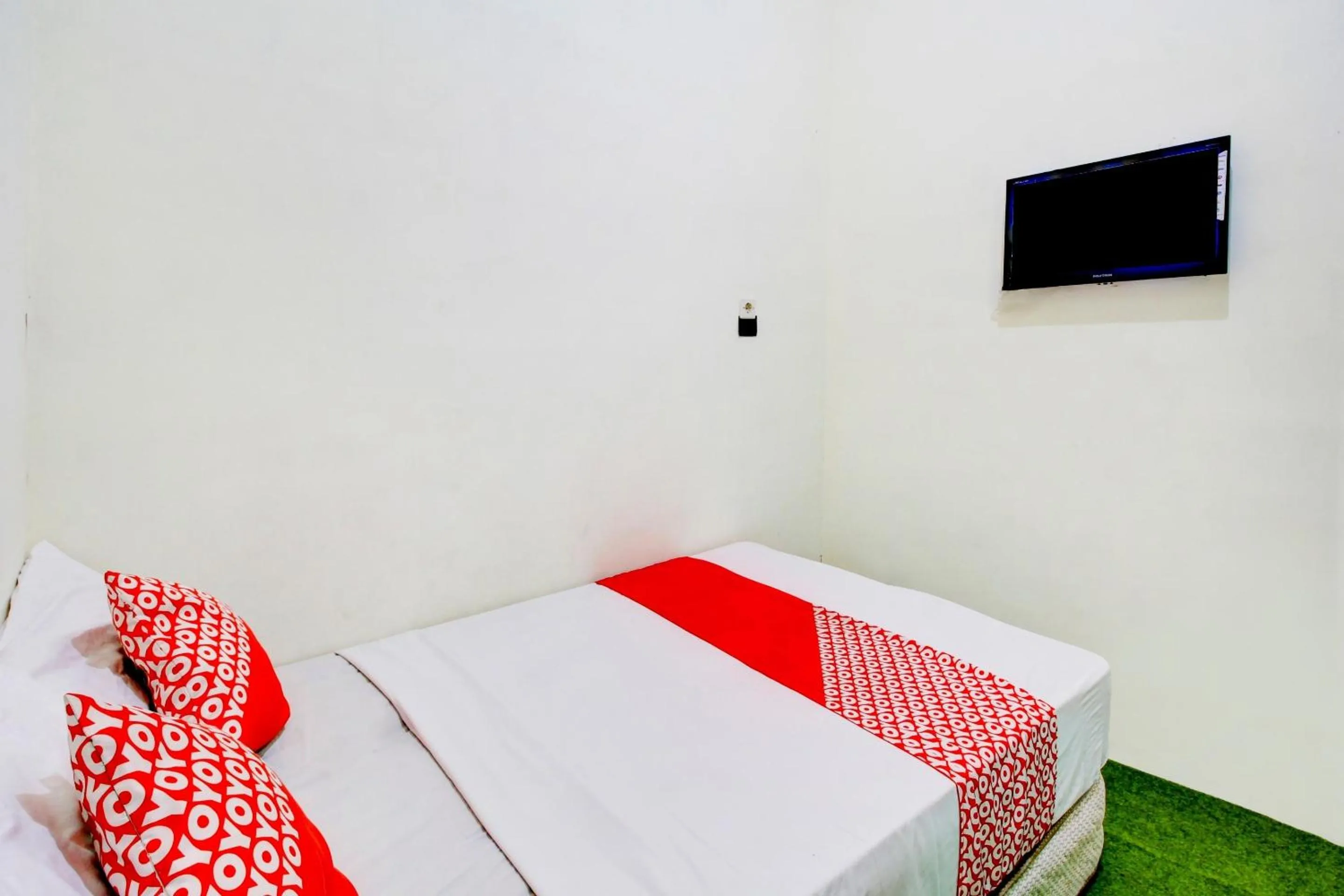 Bedroom, Bed in Hotel O Zeevanna Guest House Syariah