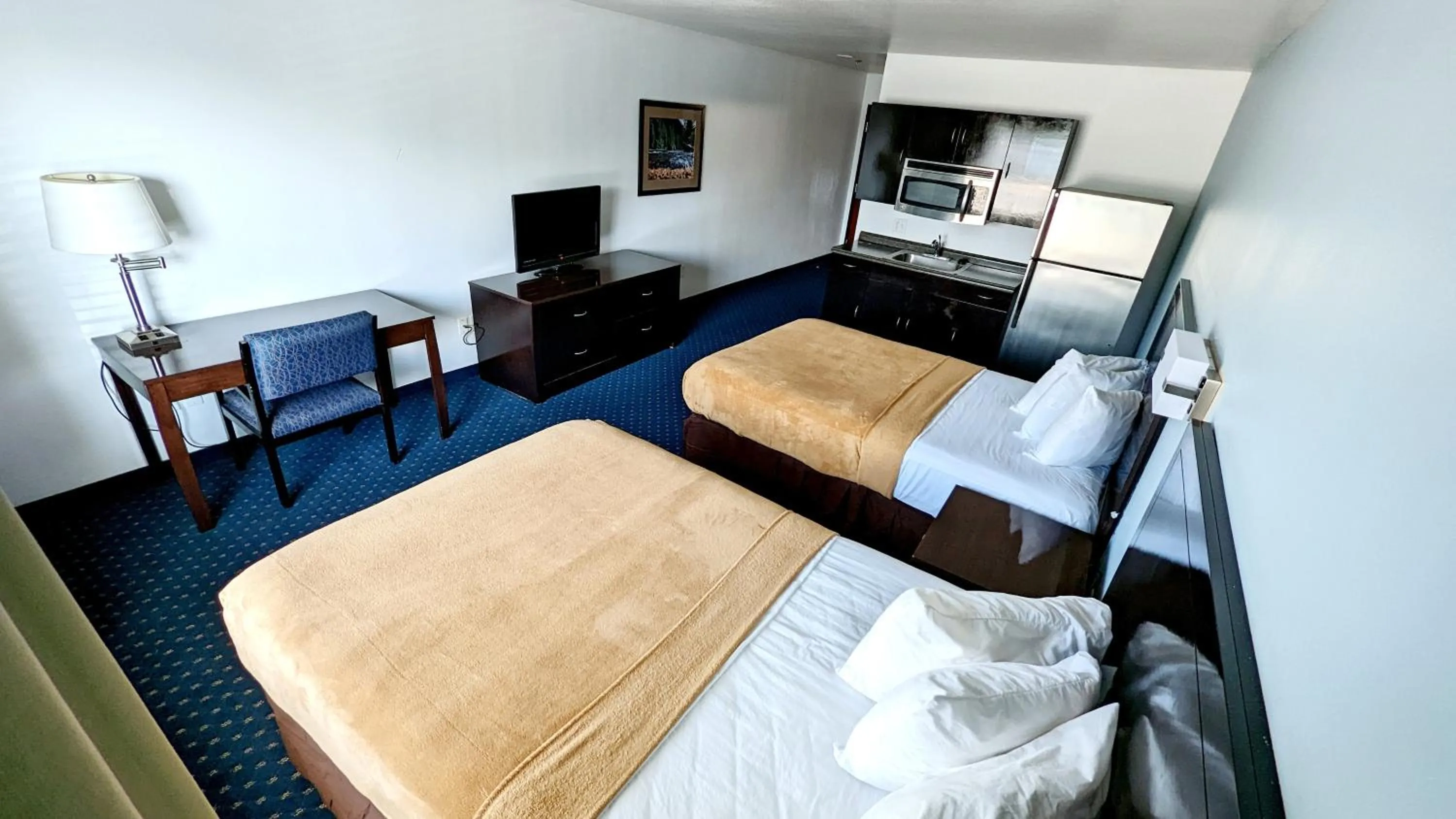 Bed in FairBridge Inn & Suites Canadian