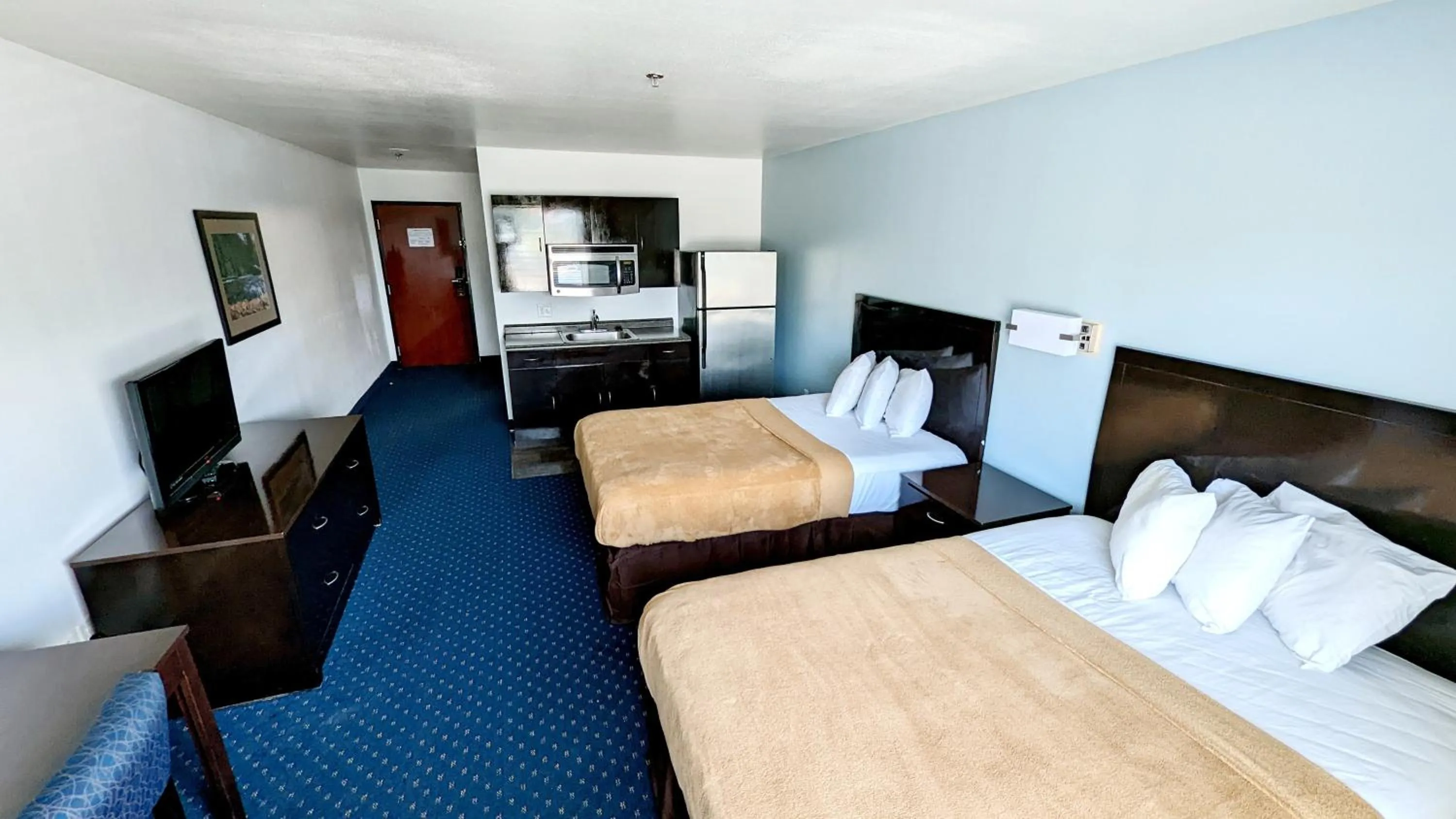 Bed in FairBridge Inn & Suites Canadian