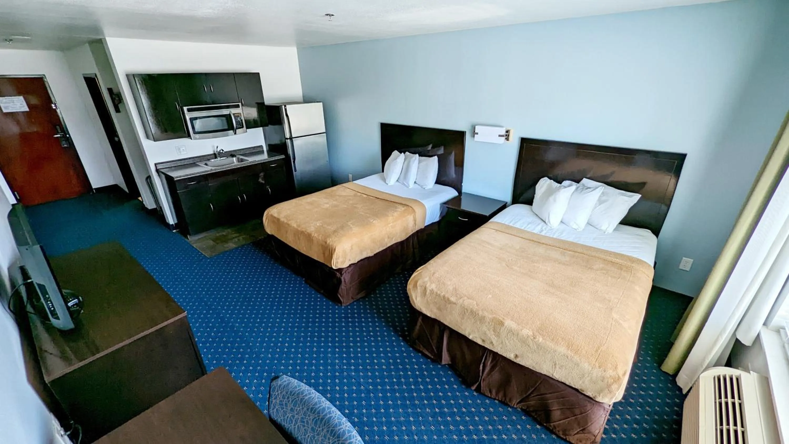 Bed in FairBridge Inn & Suites Canadian