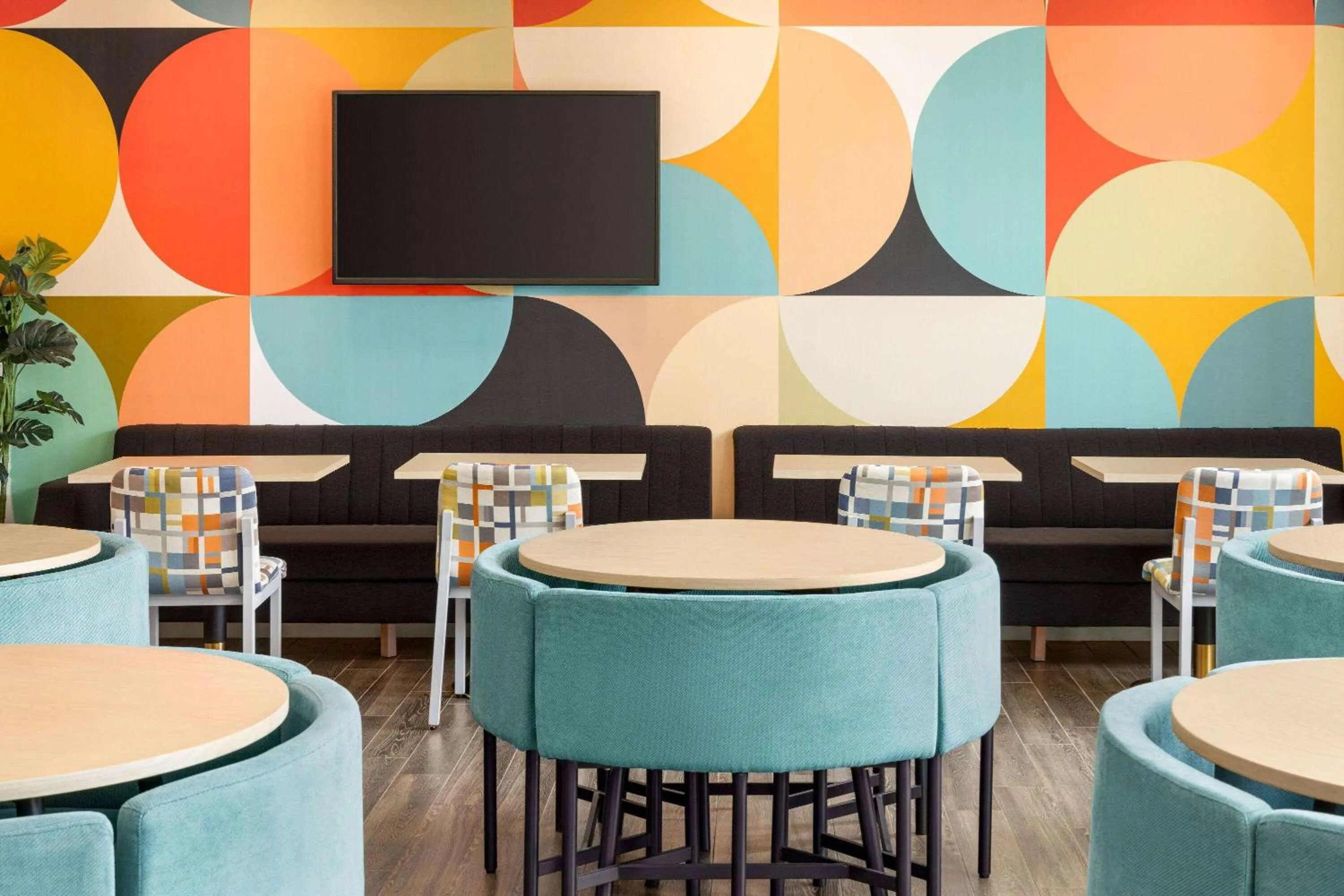 Restaurant/places to eat in The Orbit Hotel, Trademark Collection by Wyndham