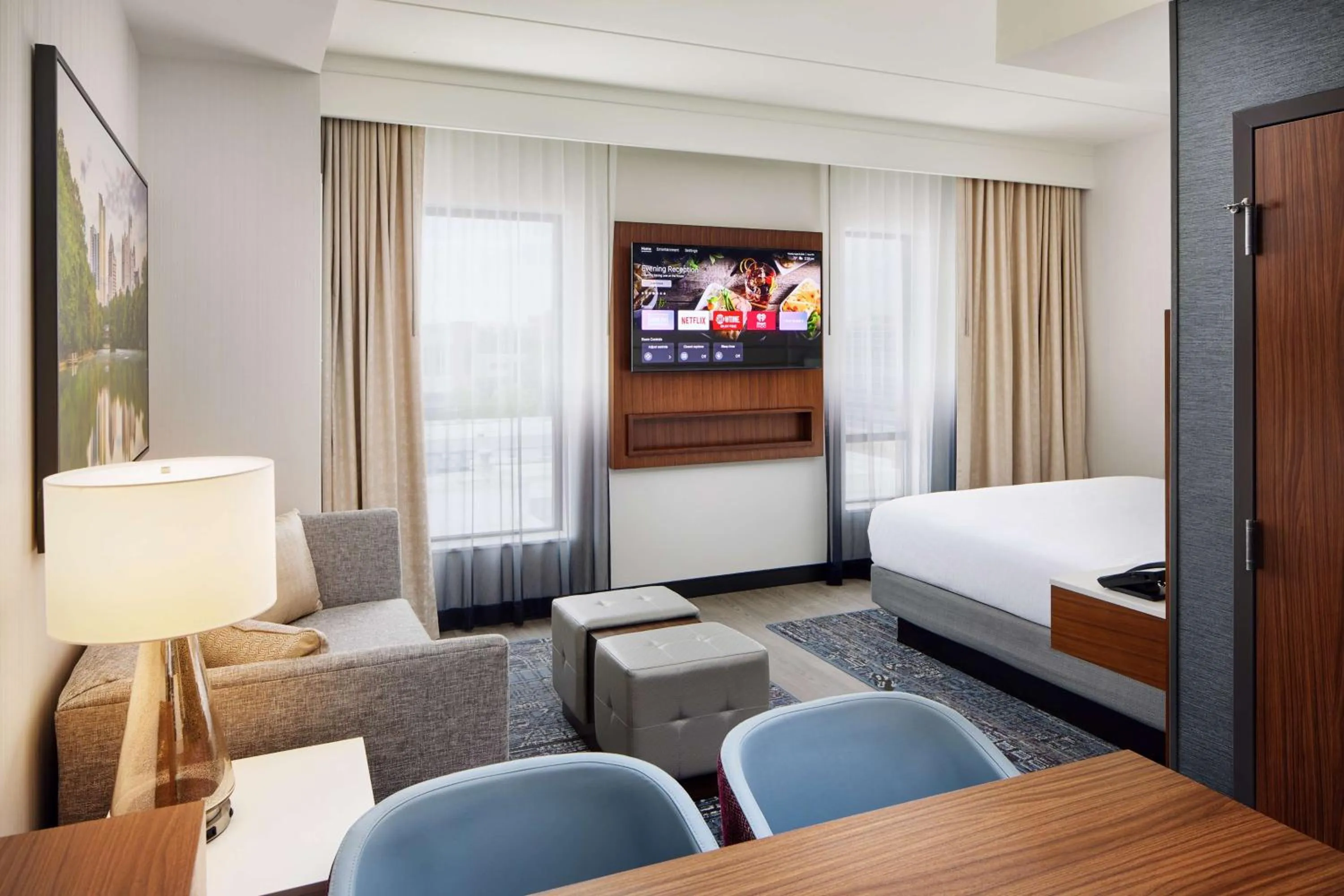 Living room, Bed in Embassy Suites By Hilton Atlanta Airport North