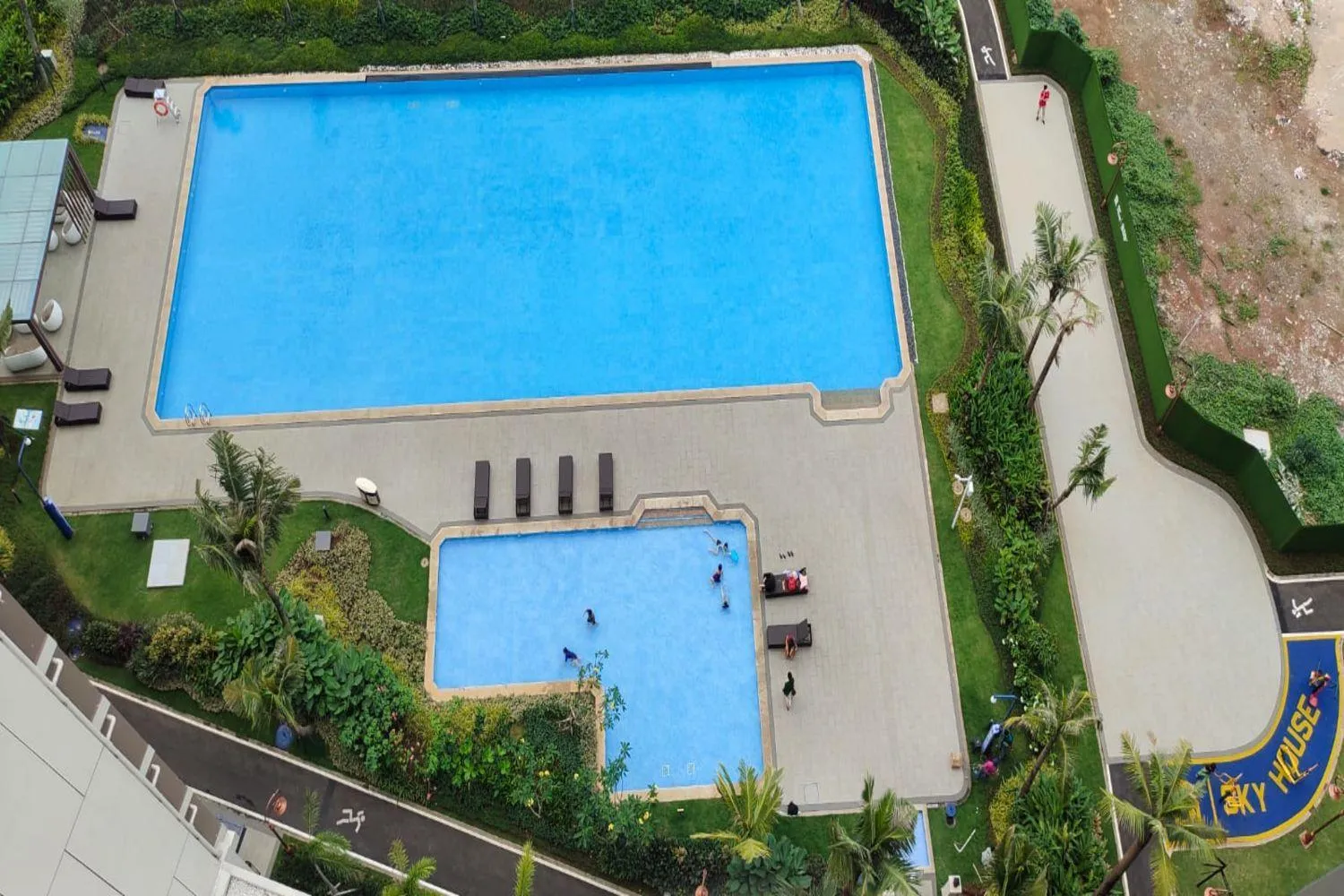Swimming pool in MORITZ INN BSD TANGERANG
