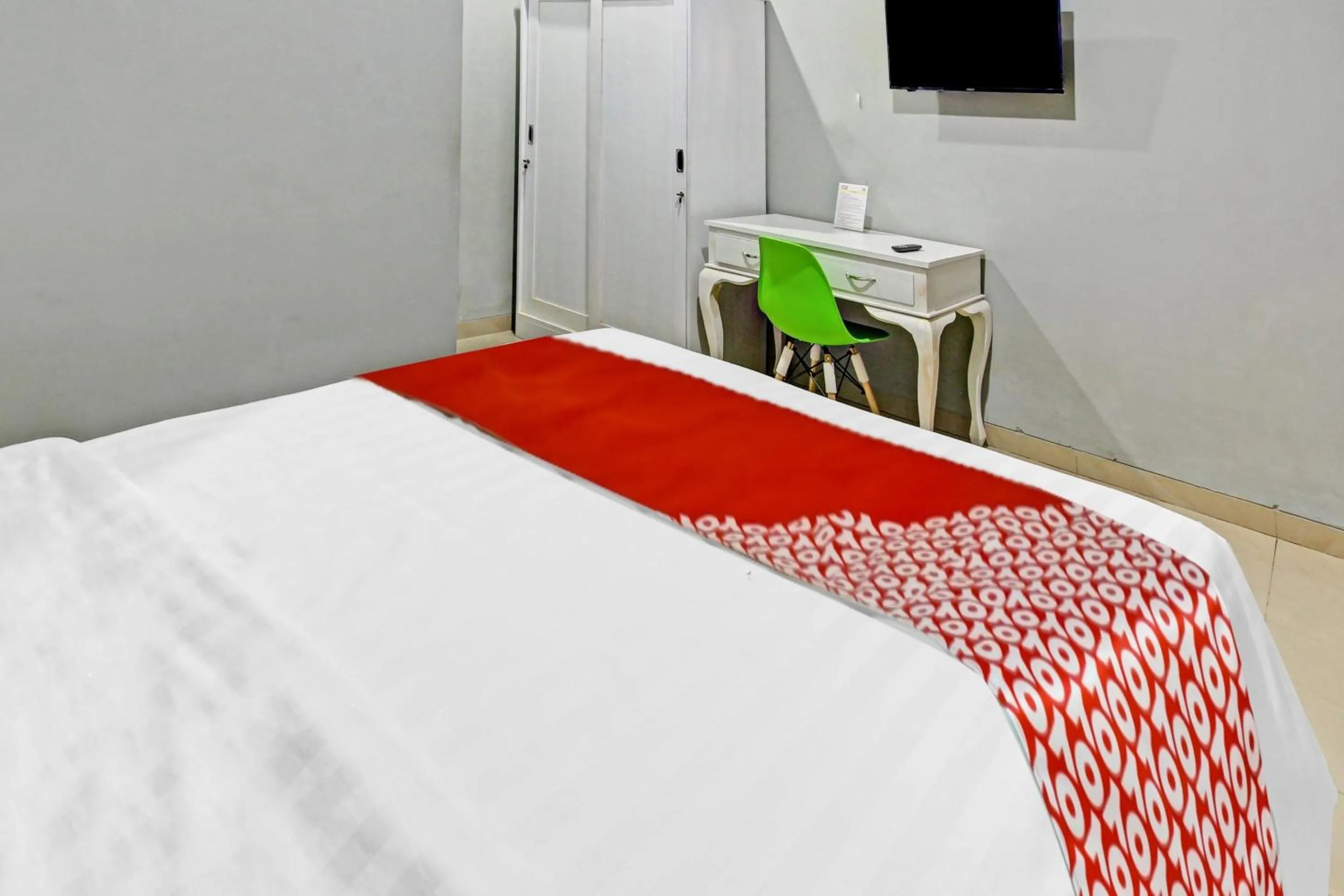 Bedroom, Bed in Hotel O Gm Guest House