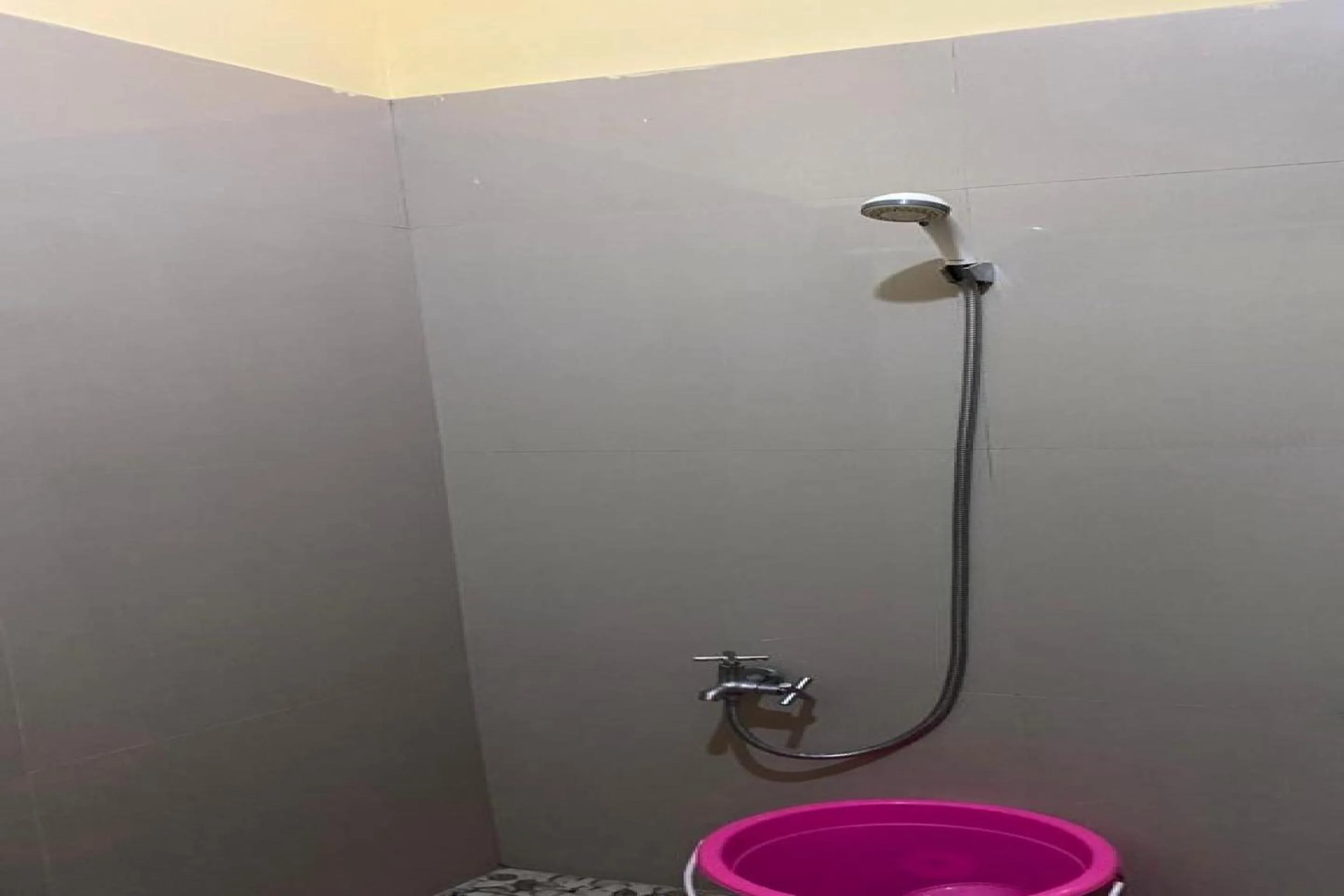 Bathroom in Hotel O Am'key Villa Tretes 1