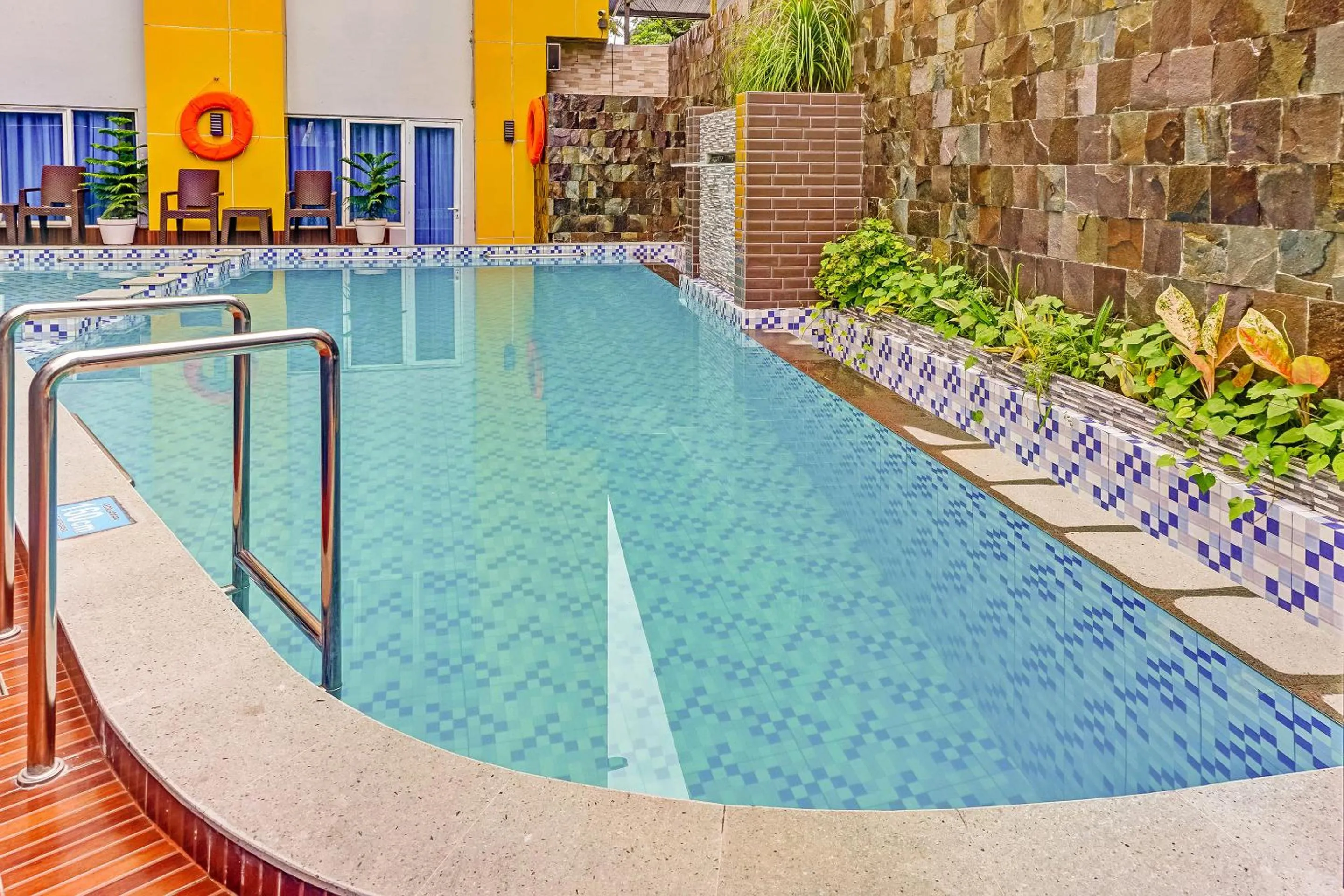 Swimming pool in Kirei Hotel