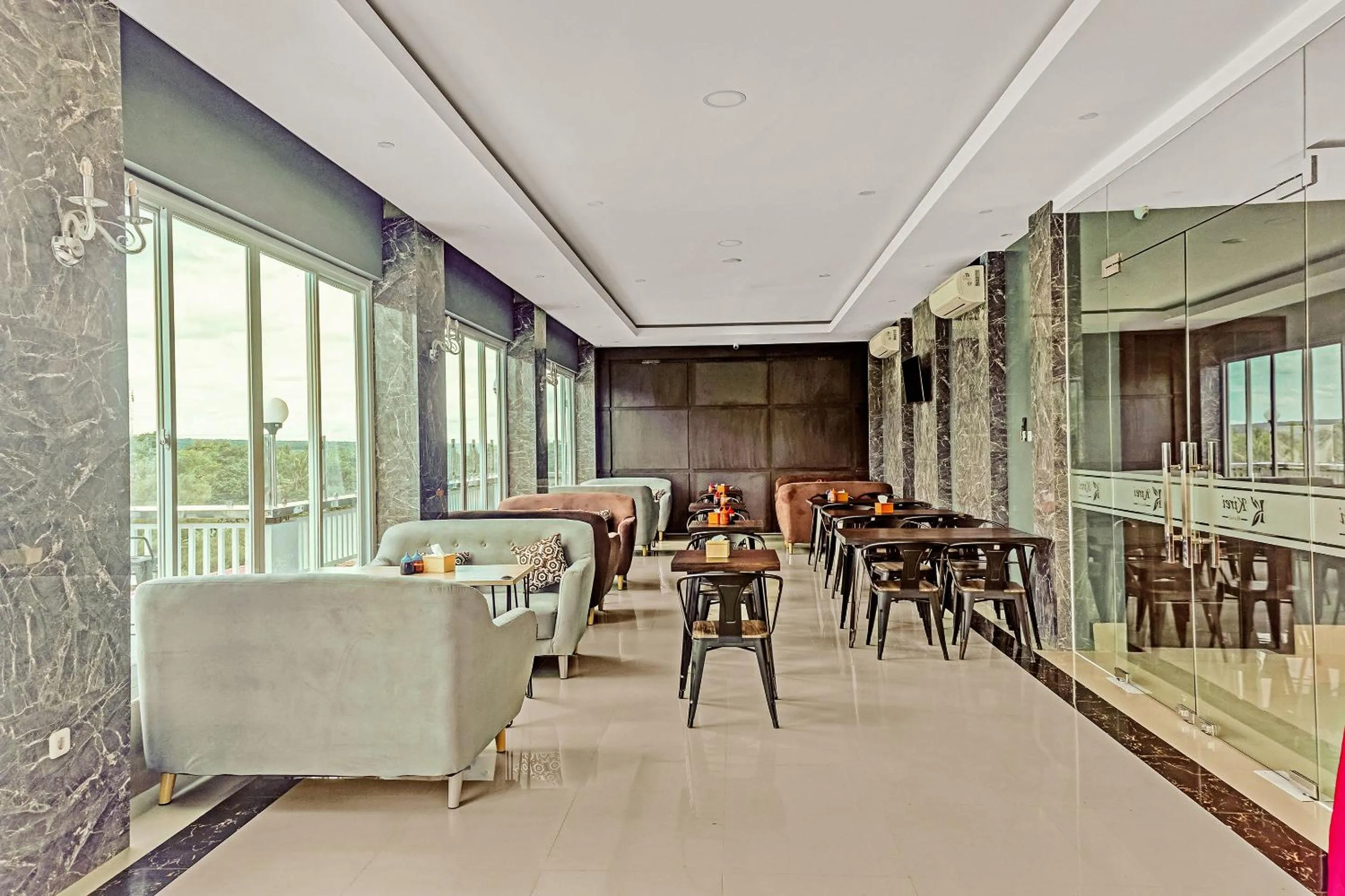 Restaurant/places to eat in Kirei Hotel