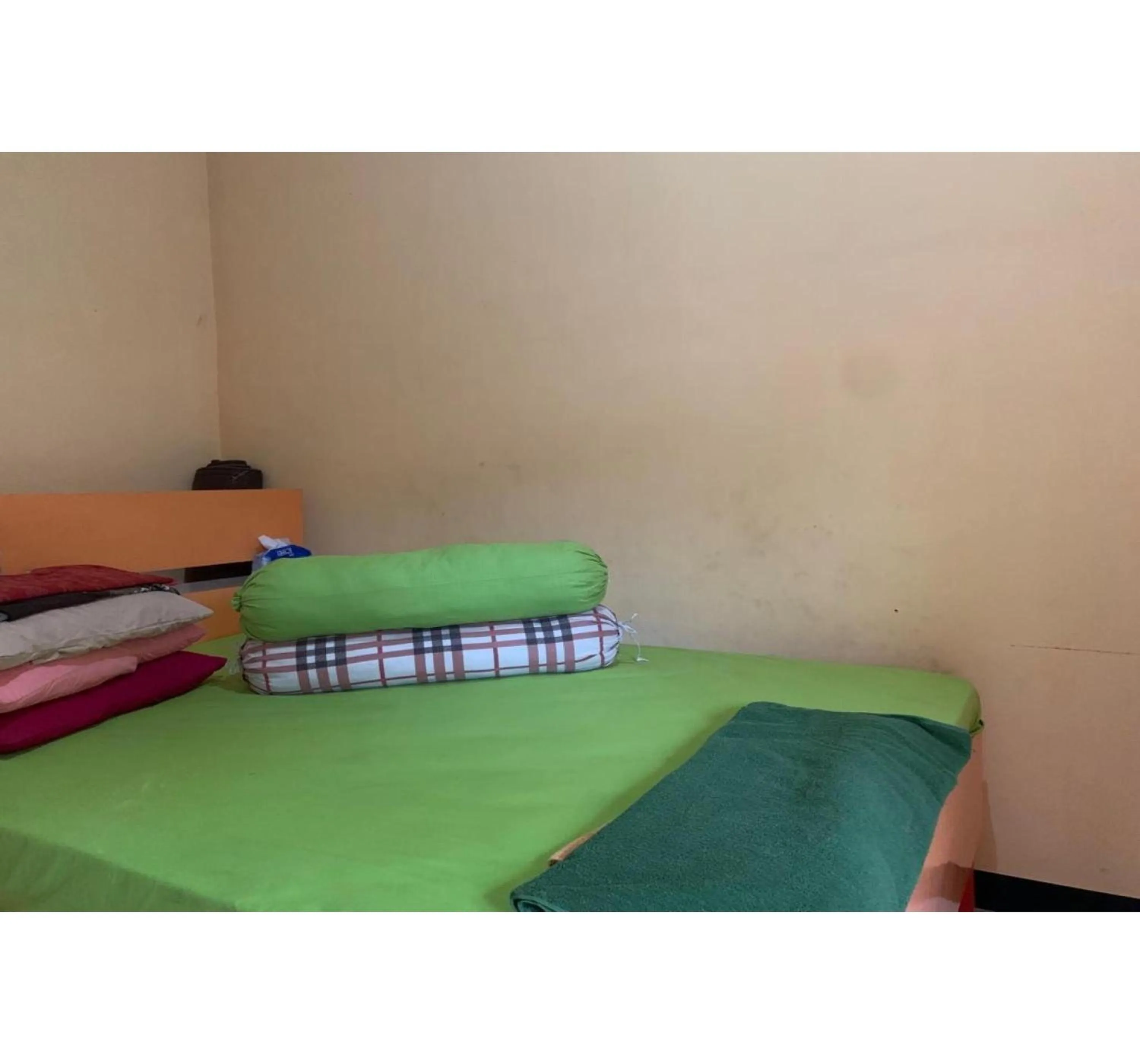 Bedroom, Bed in Hotel O Wisma Rima Melati