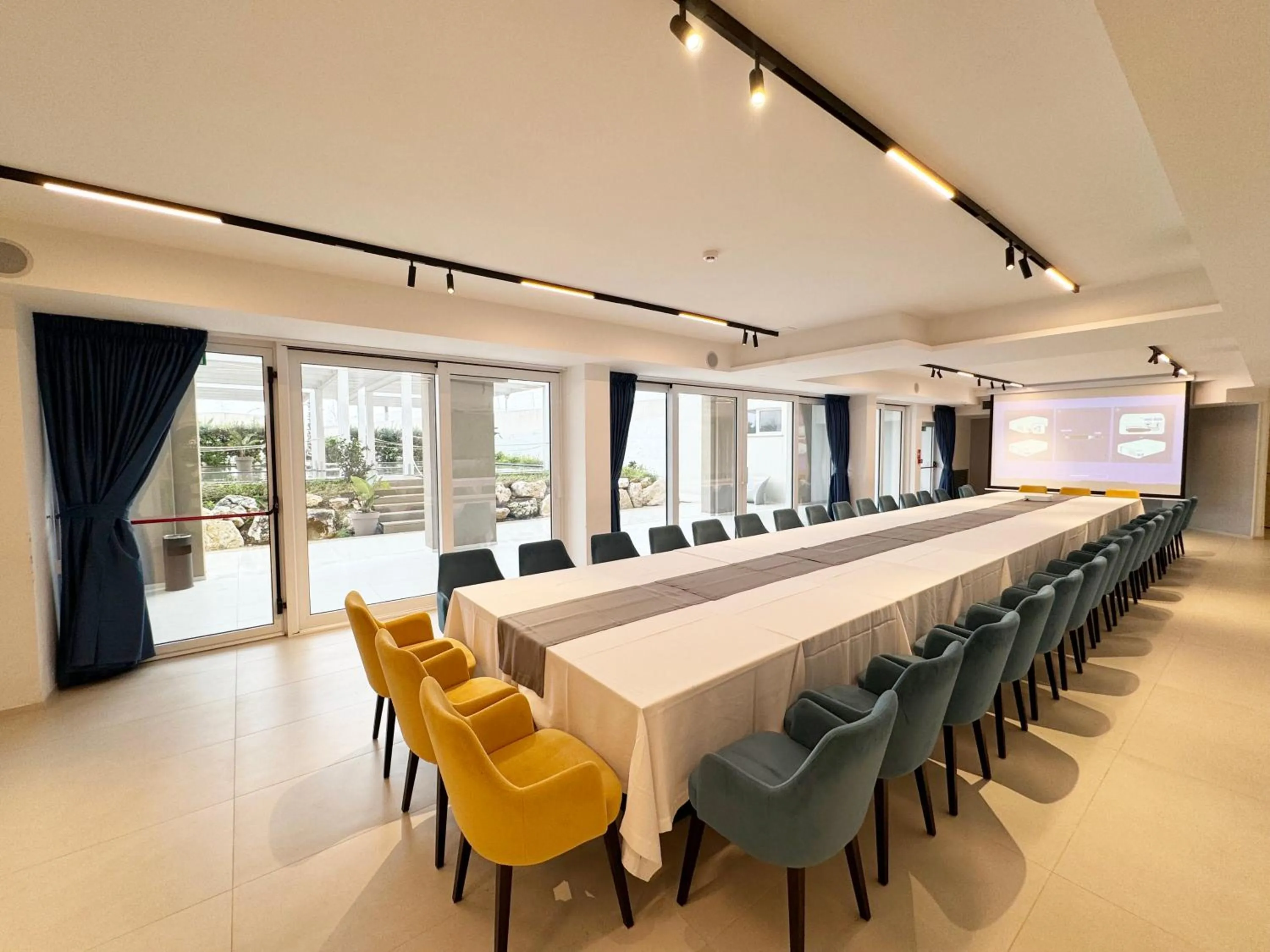 TV and multimedia in Resort La Battigia Beach & Spa