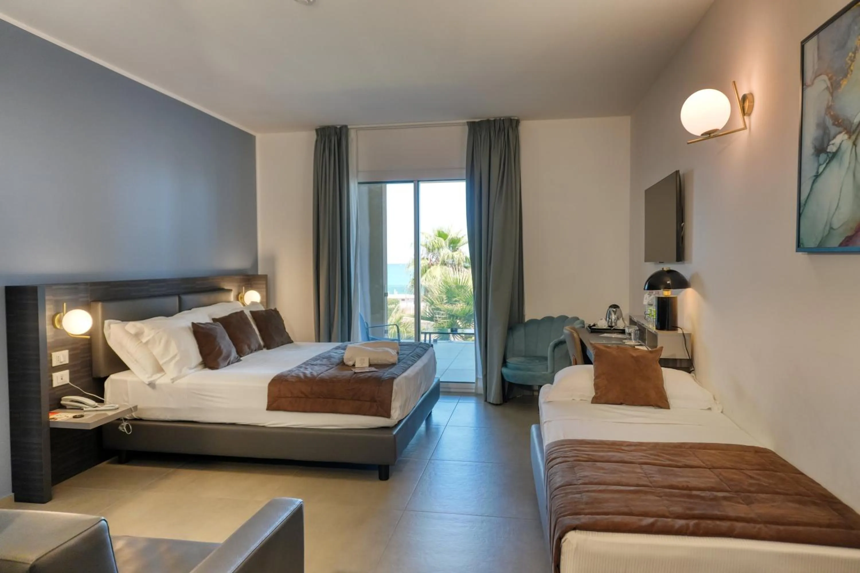 Deluxe Triple Room with Terrace and Sea View in Resort La Battigia Beach & Spa