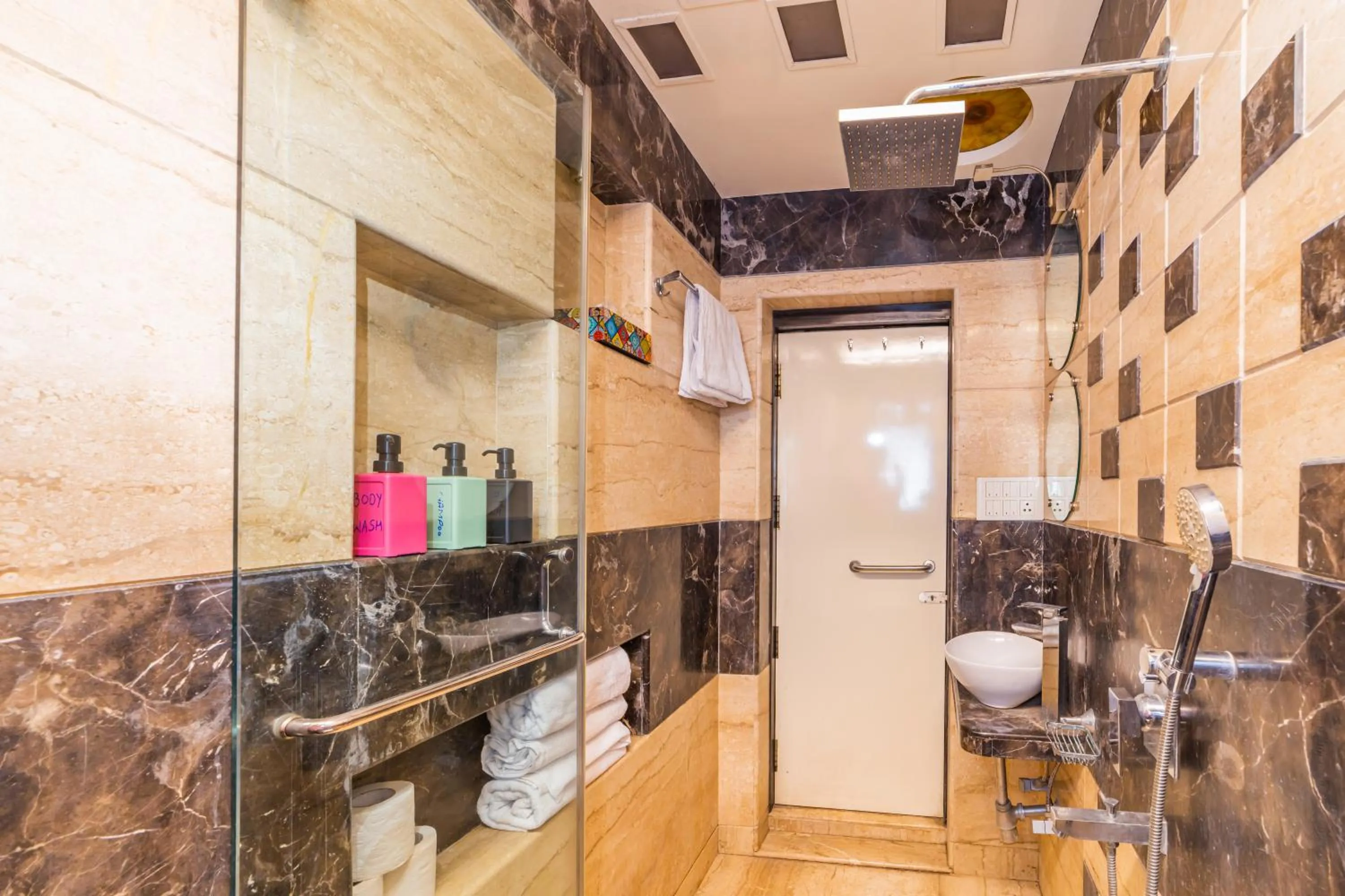 Shower in Coliwo Deux - Chandan Nagar