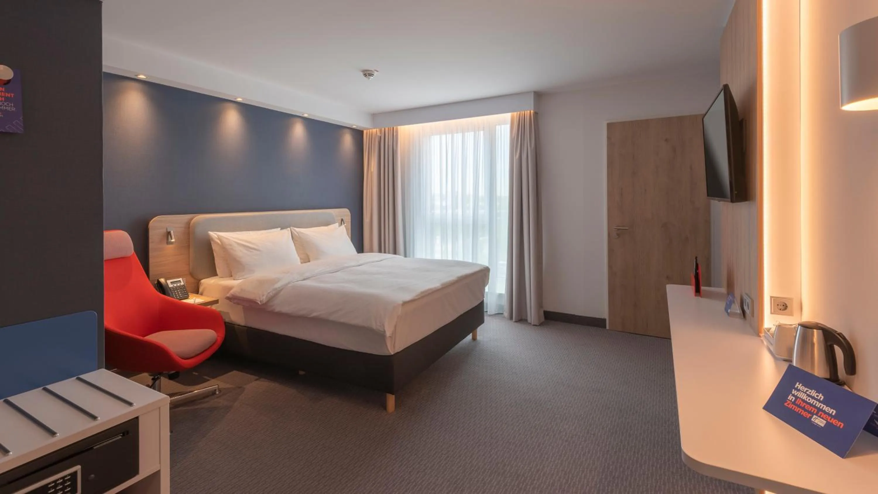 Photo of the whole room, Bed in Holiday Inn Express - Krefeld - Dusseldorf by IHG