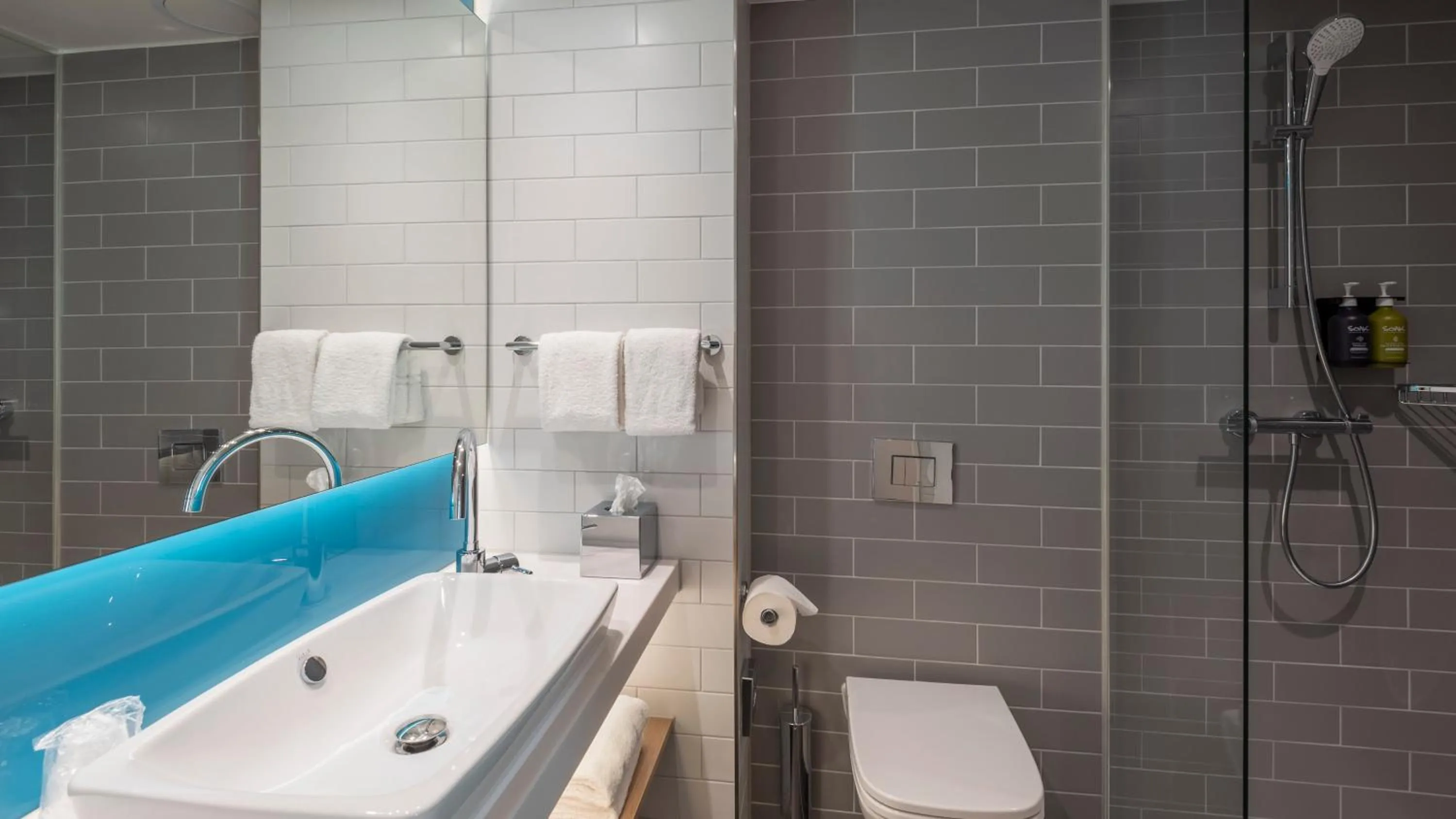 Bathroom in Holiday Inn Express - Krefeld - Dusseldorf by IHG