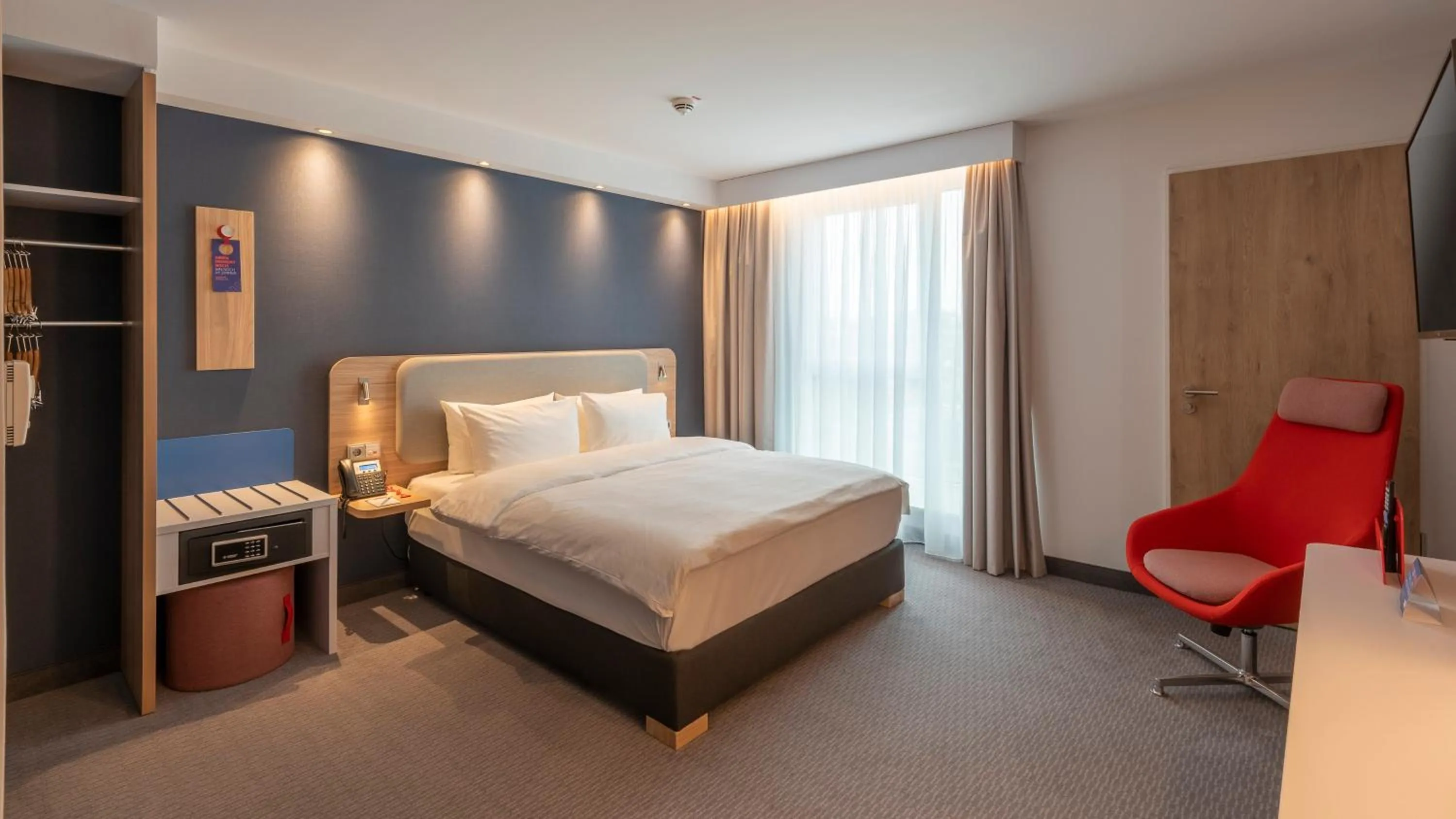 Photo of the whole room, Bed in Holiday Inn Express - Krefeld - Dusseldorf by IHG