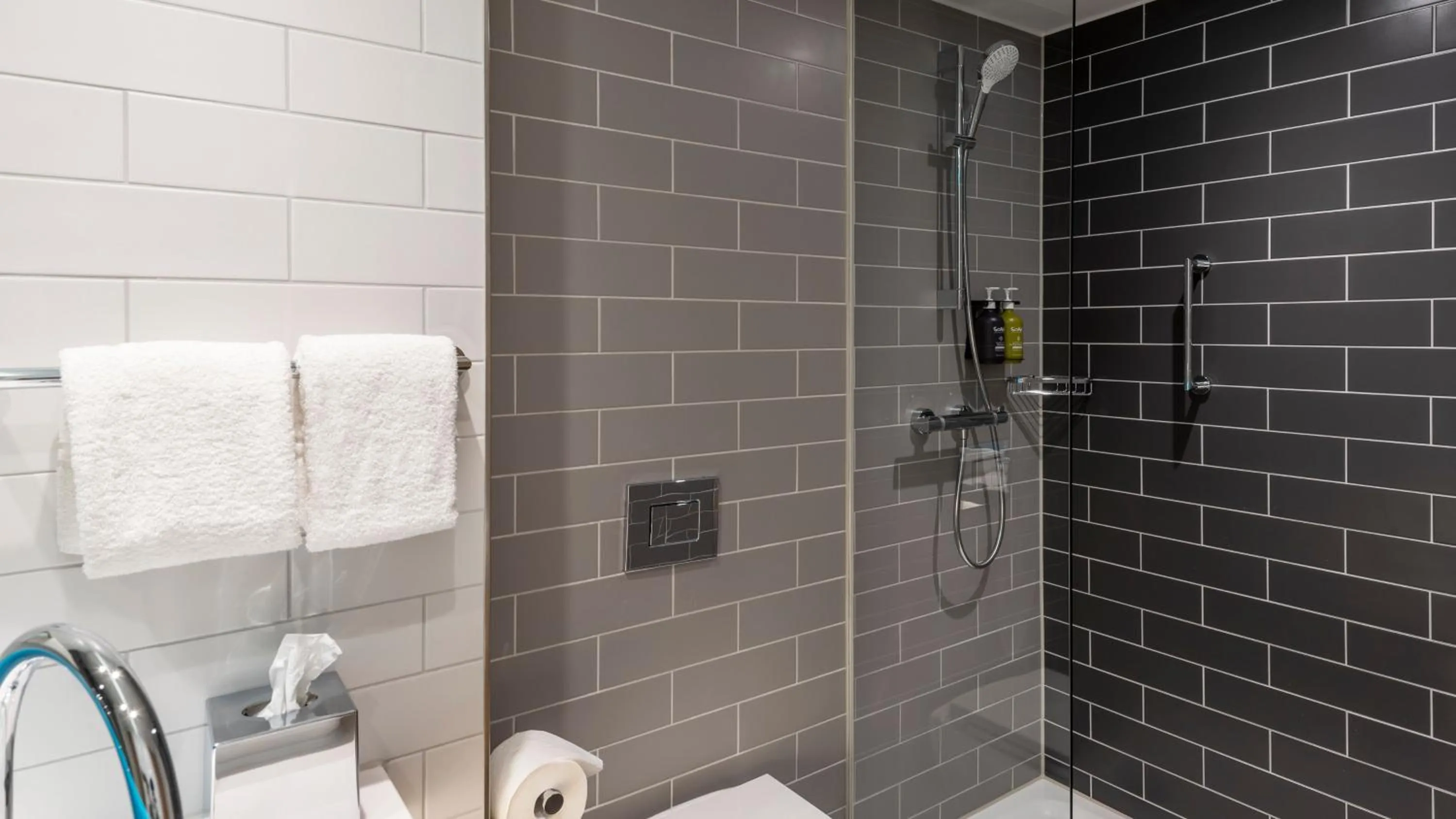 Bathroom in Holiday Inn Express - Krefeld - Dusseldorf by IHG