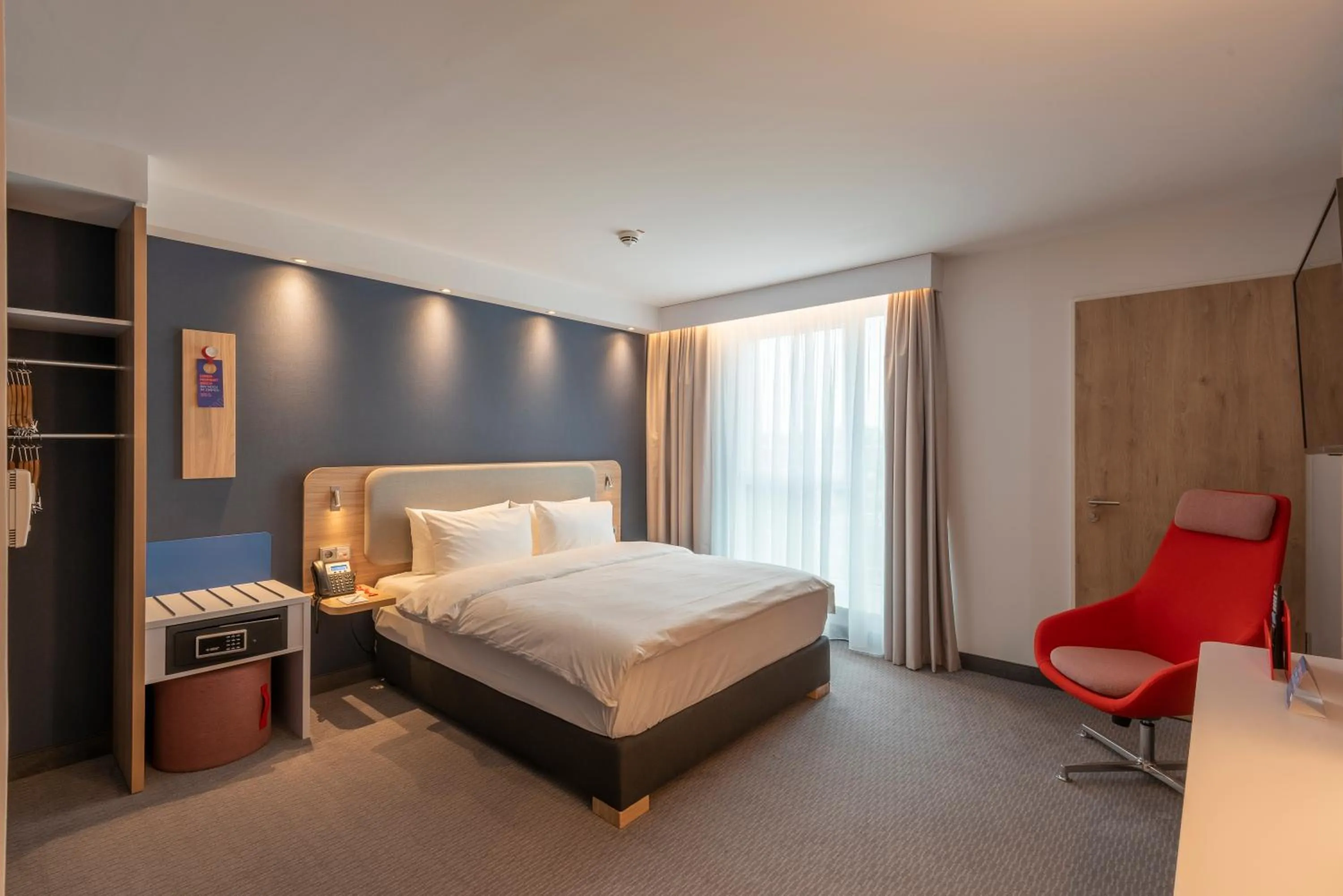 Photo of the whole room, Bed in Holiday Inn Express - Krefeld - Dusseldorf by IHG