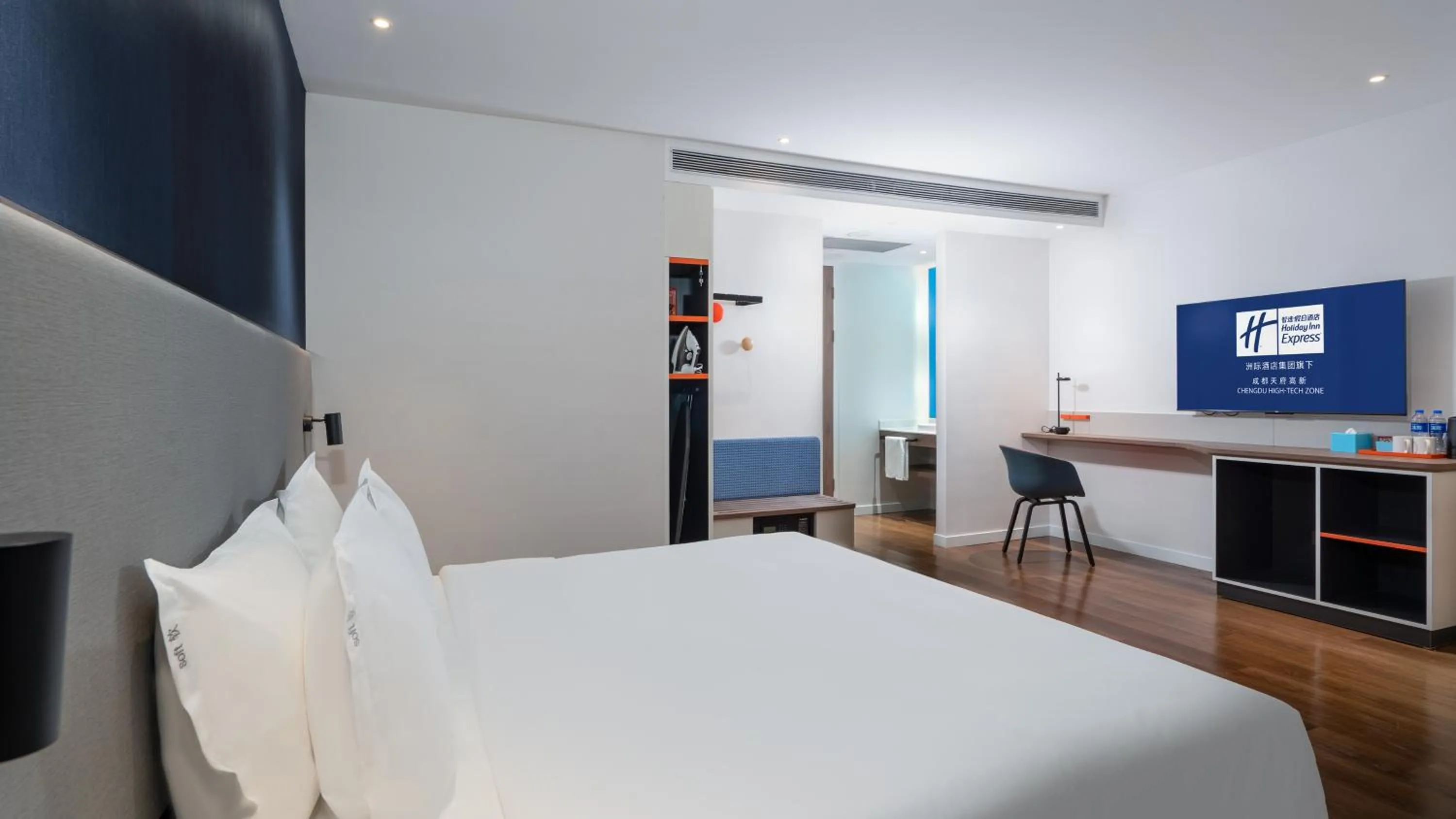 Photo of the whole room, Bed in Holiday Inn Express Chengdu High-Tech Zone