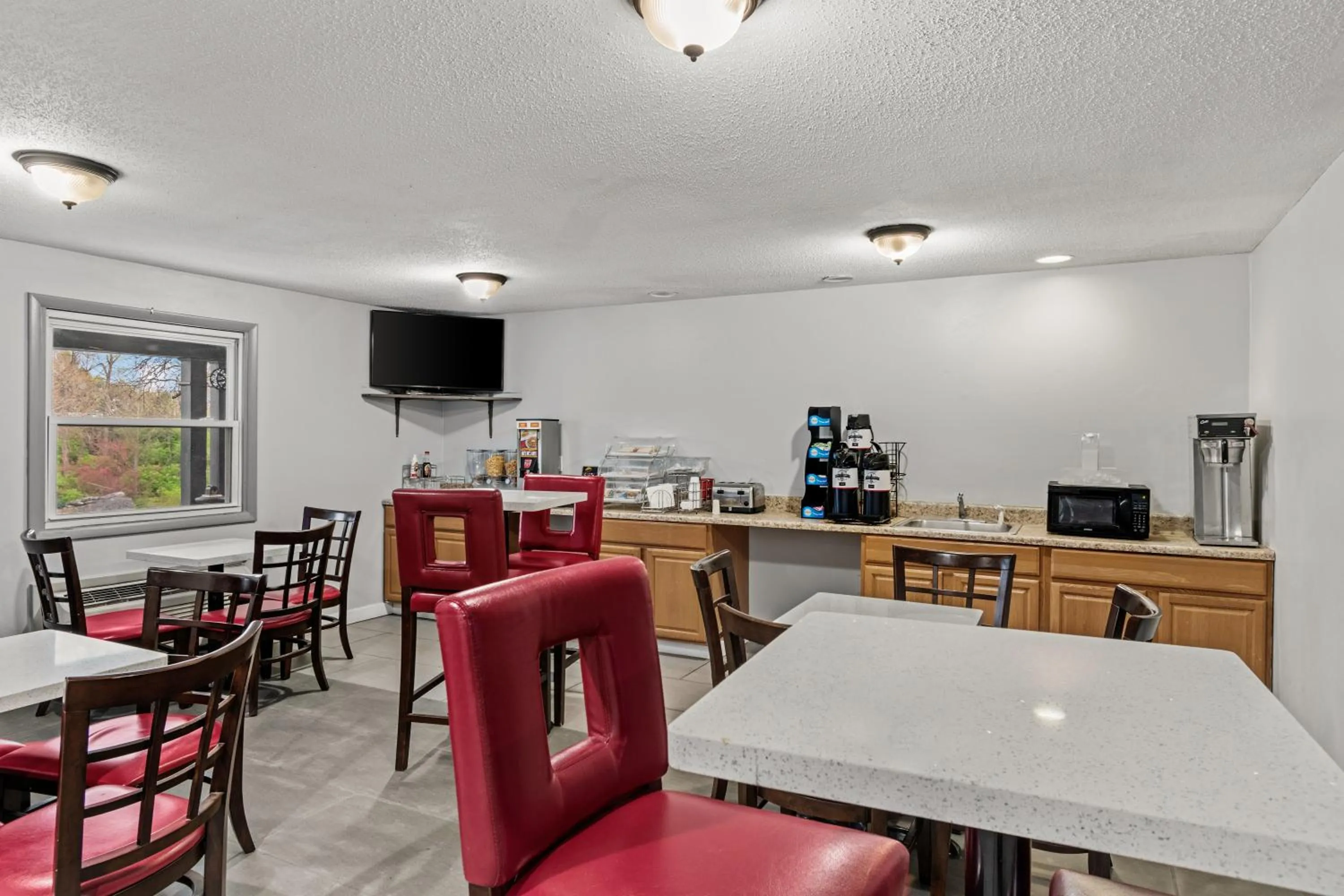 Coffee/tea facilities in Americas Best Value Inn Carlisle