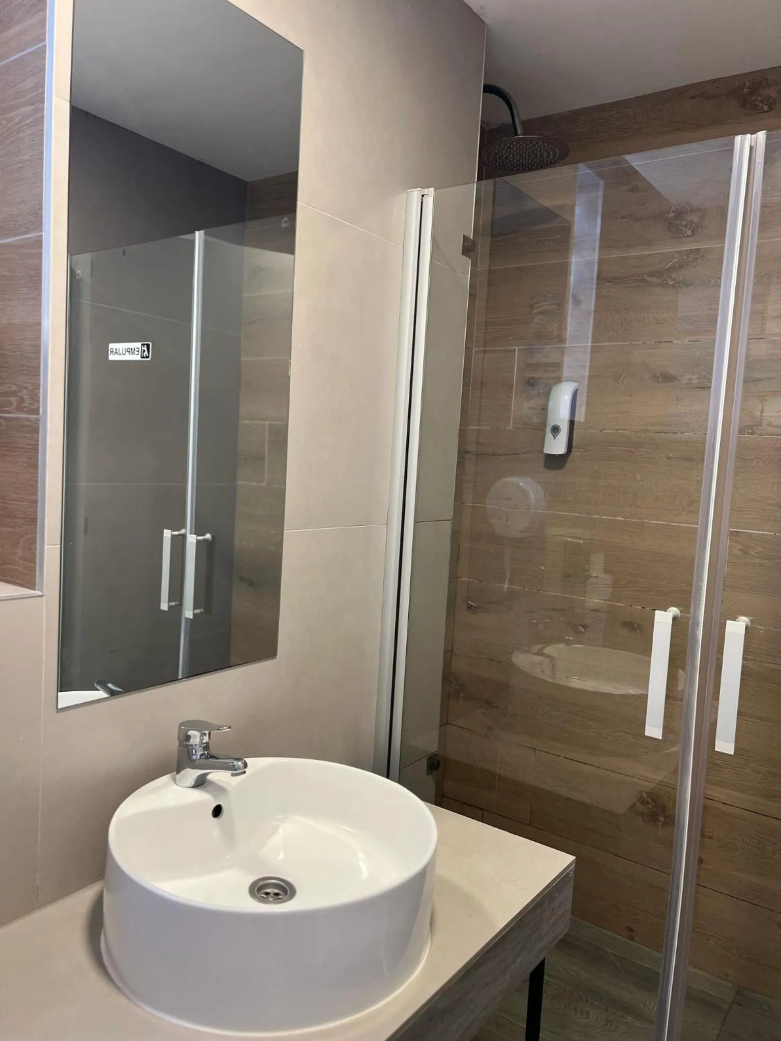 Shower in Beach & Arts Hostel Valencia