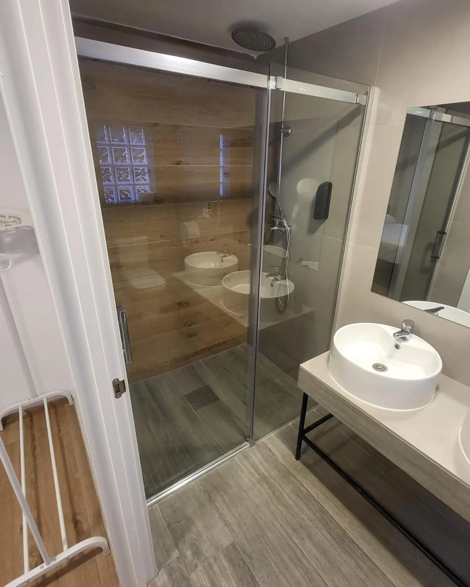 Bathroom in Beach & Arts Hostel Valencia