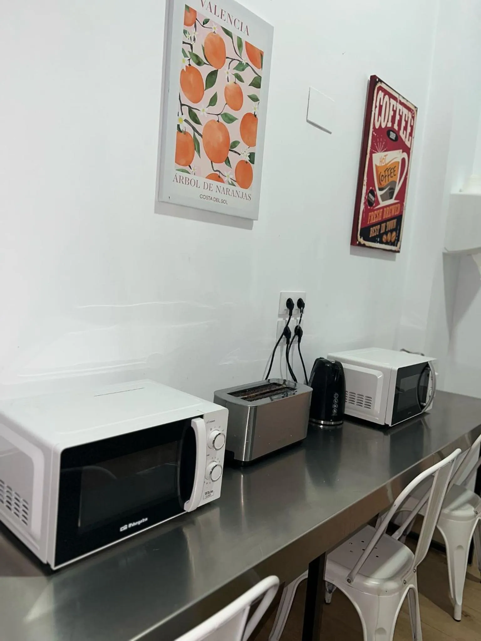 Kitchen or kitchenette in Beach & Arts Hostel Valencia