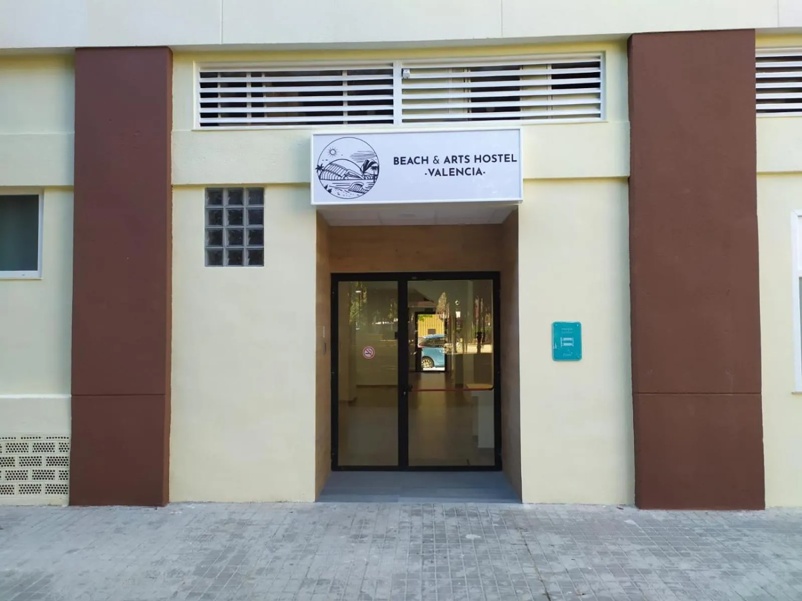 Property building in Beach & Arts Hostel Valencia