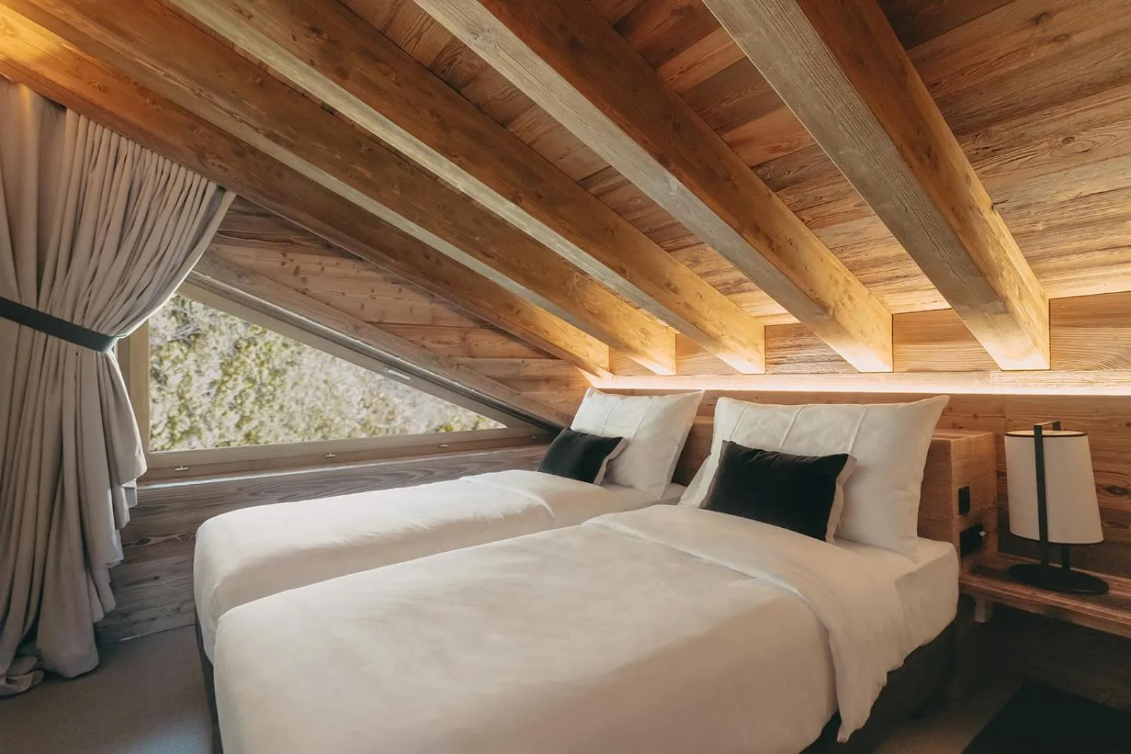 Bed in Eringer Hotel