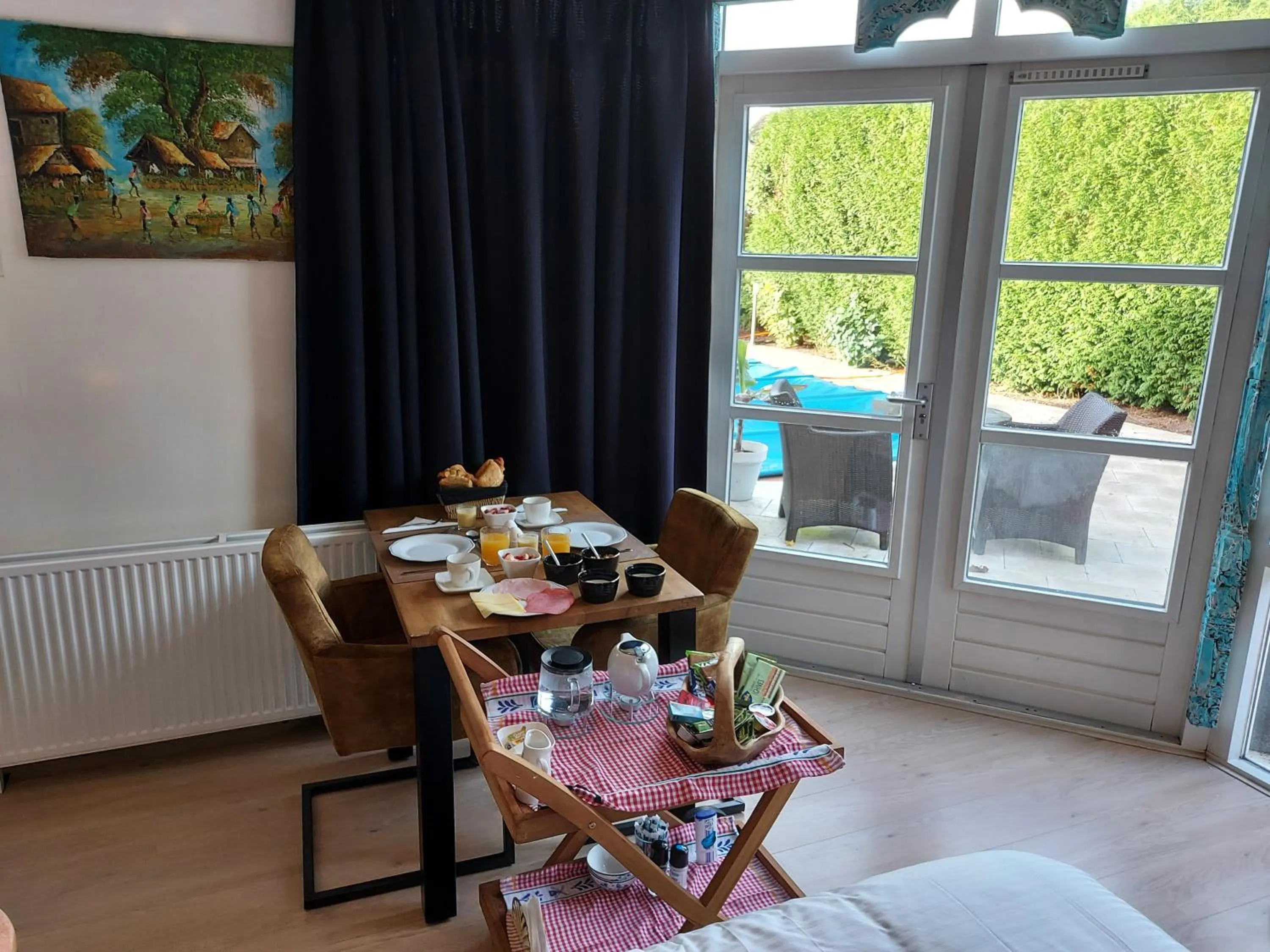 Dining area in East Meets West Bed and Breakfast