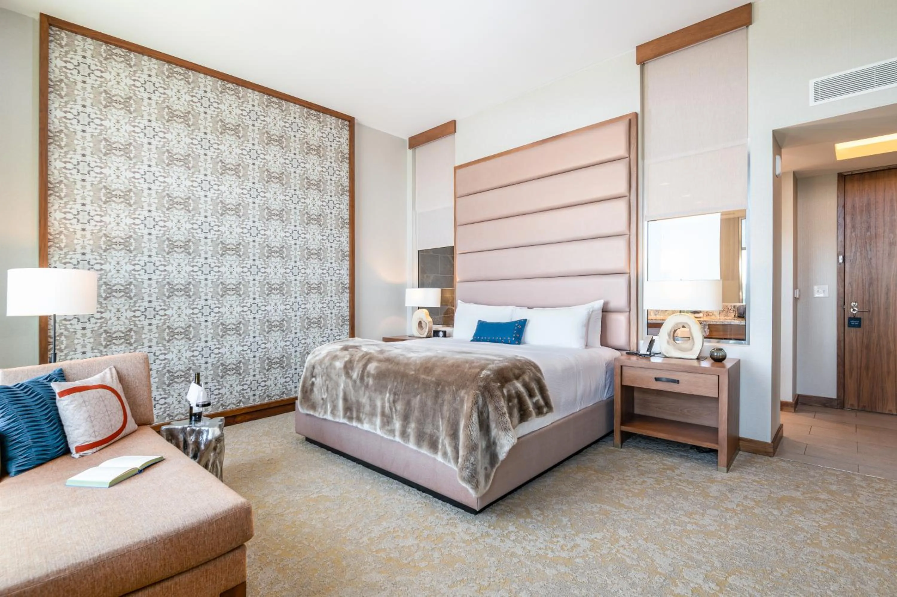 Bedroom, Bed in Drey Hotel