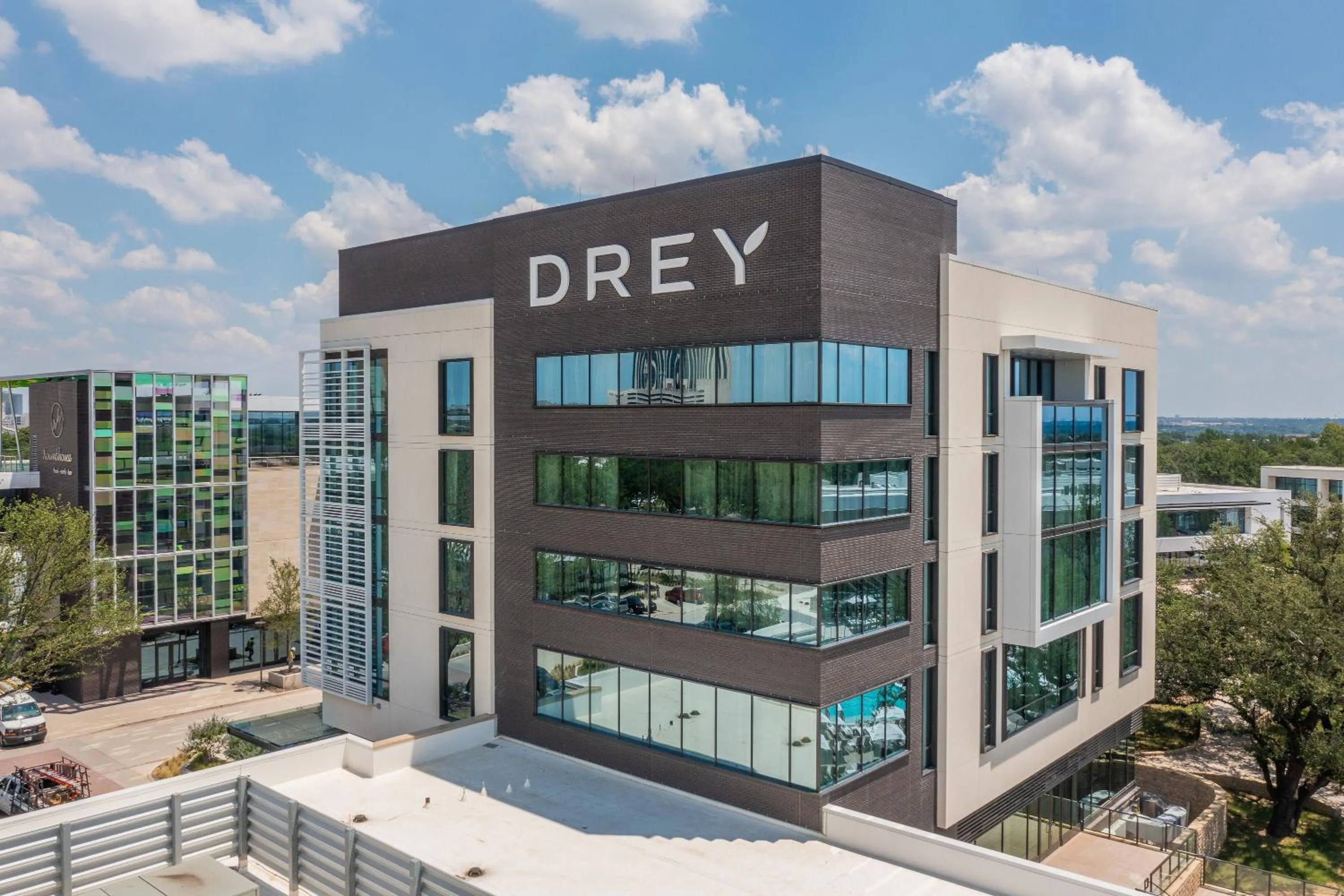 Property building in Drey Hotel