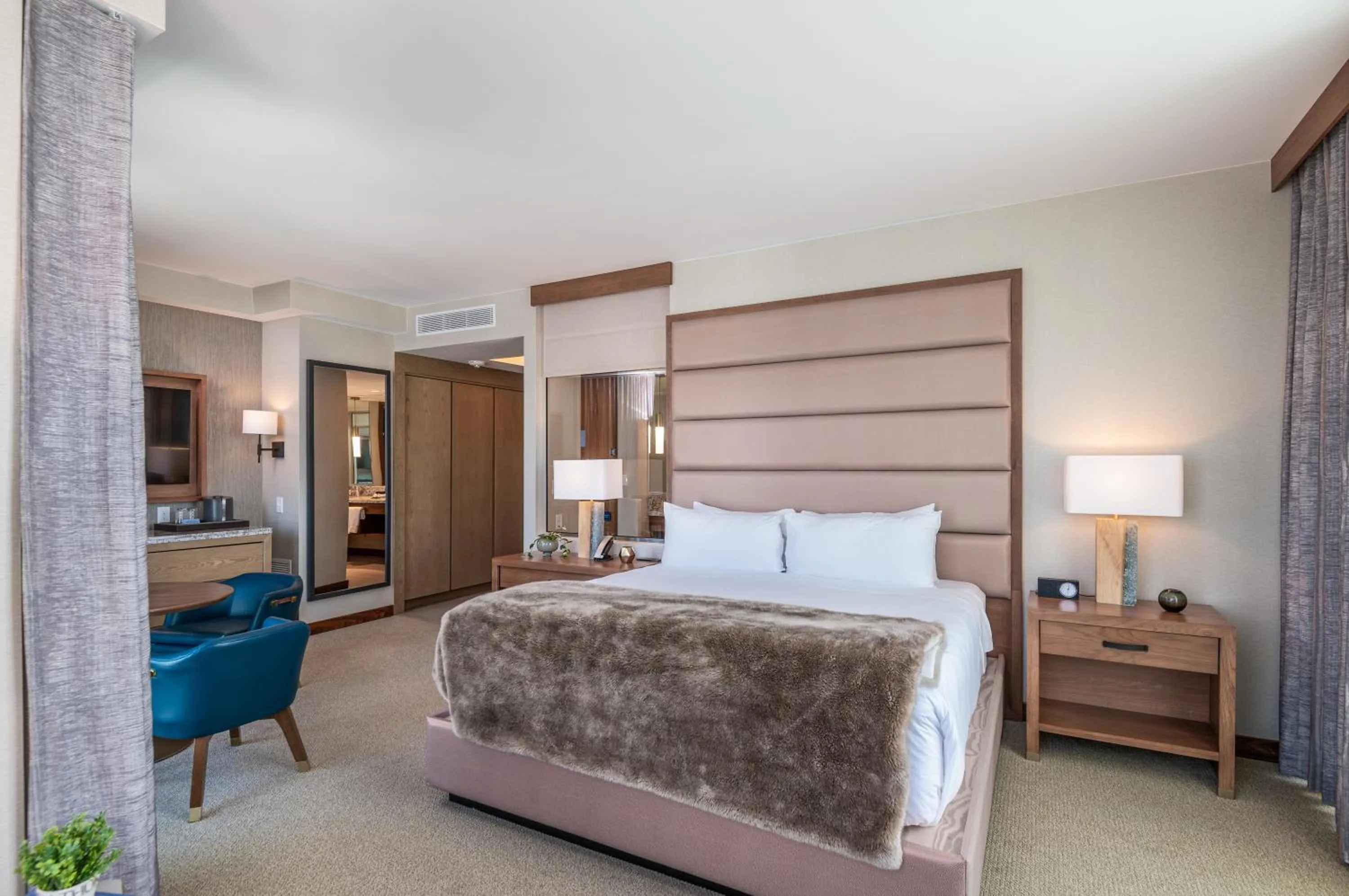 Bedroom, Bed in Drey Hotel