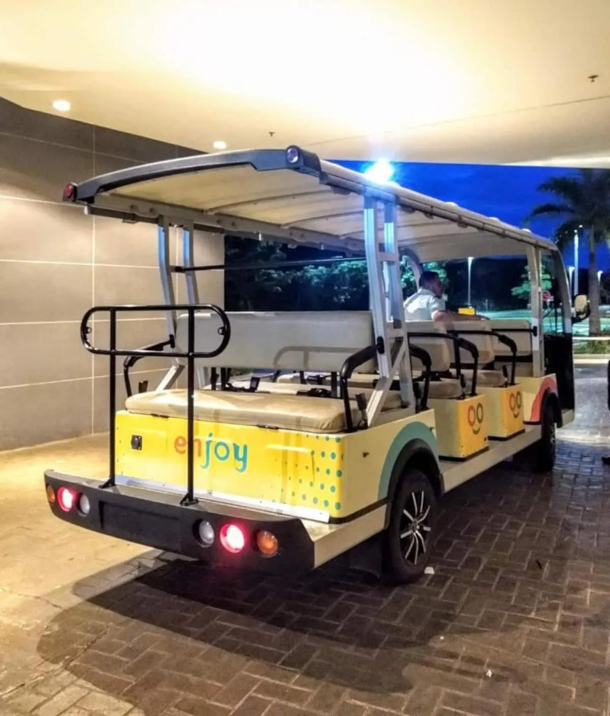 shuttle in Olimpia Park Resort - Em frente à portaria do Thermas dos Laranjais