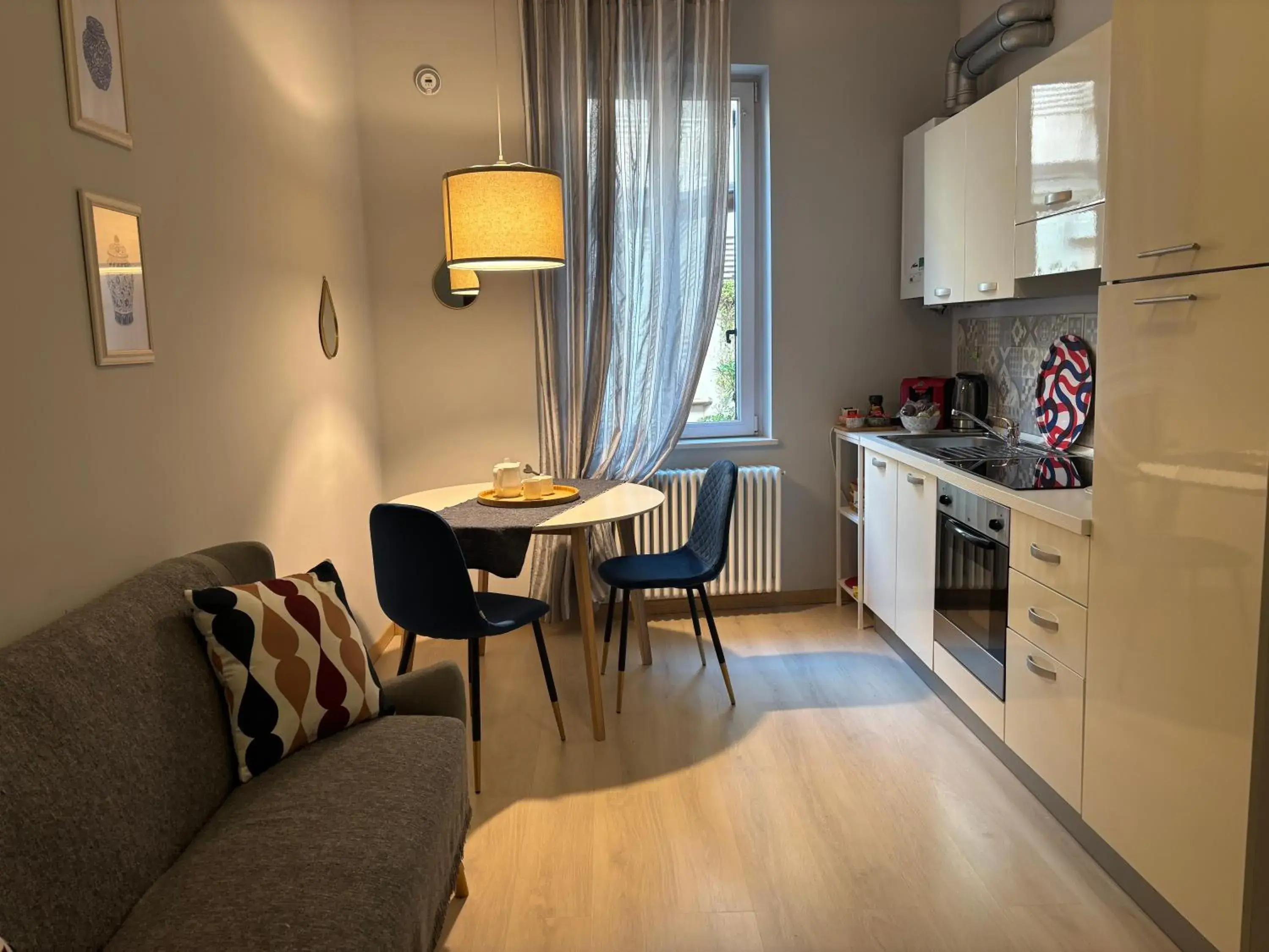 Double Room in Apartments via Roma Double Room in Apartments via Roma