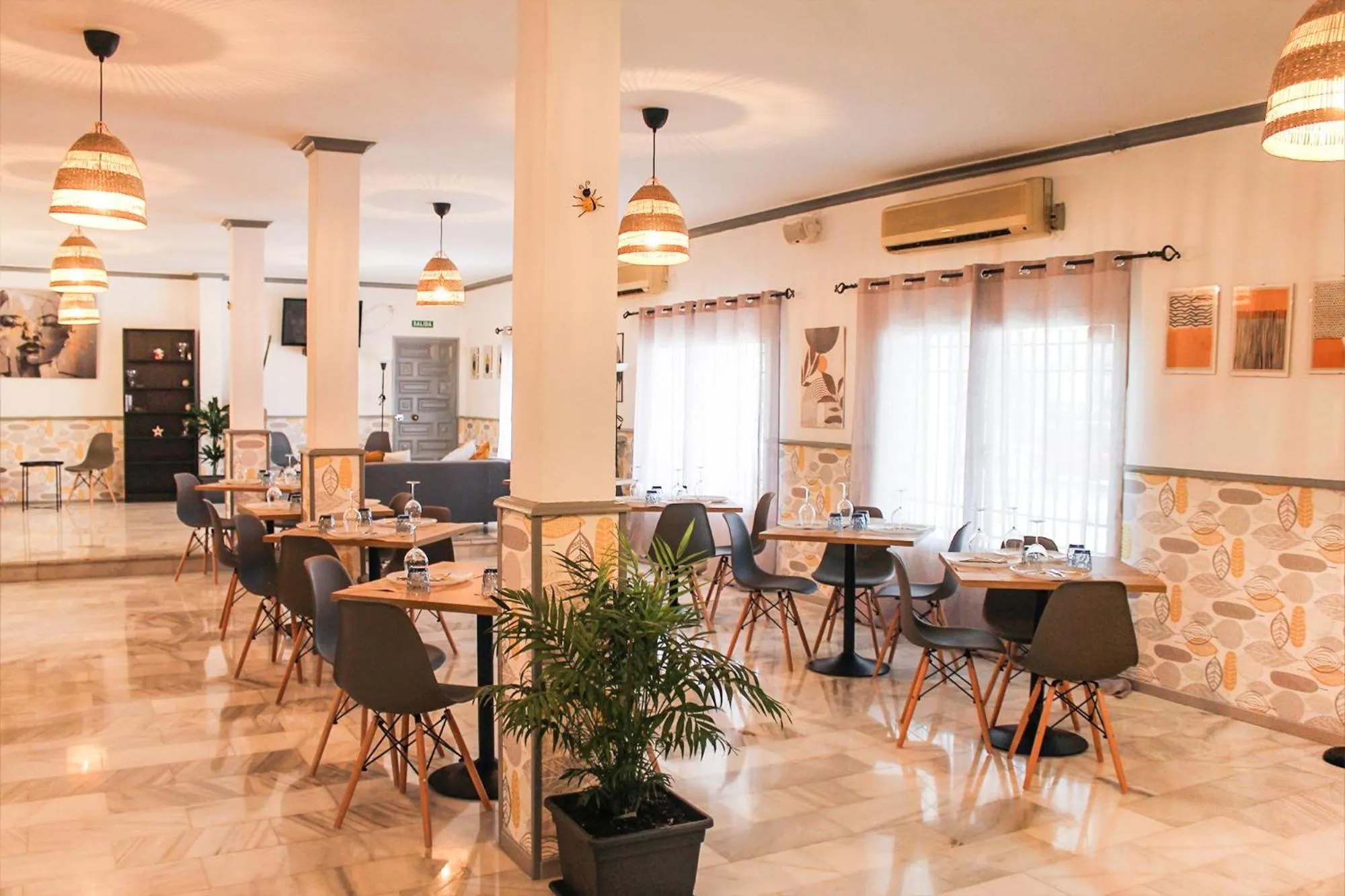 Restaurant/places to eat in Hotel Restaurante Vía Sevilla - Cádiz by MA 22 Puntos