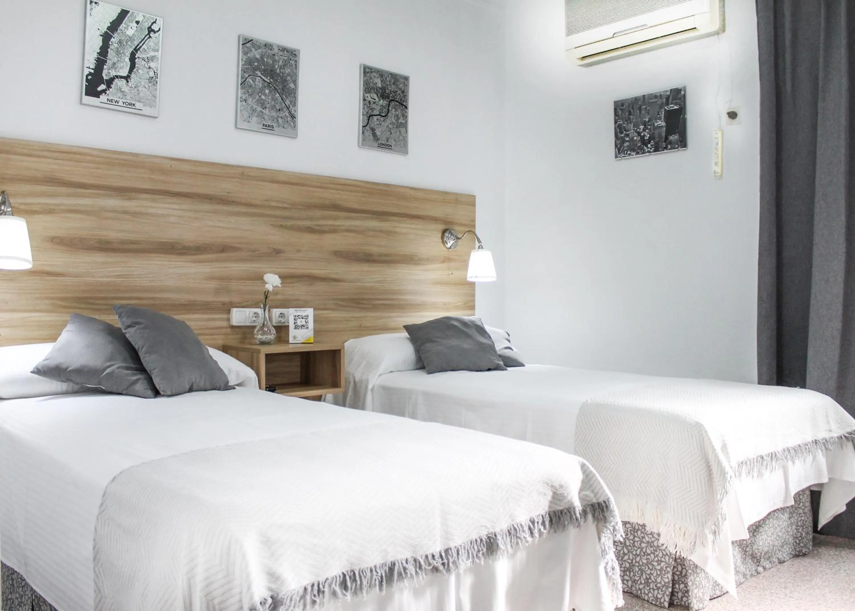 Bed in Hotel Restaurante Vía Sevilla - Cádiz by MA 22 Puntos