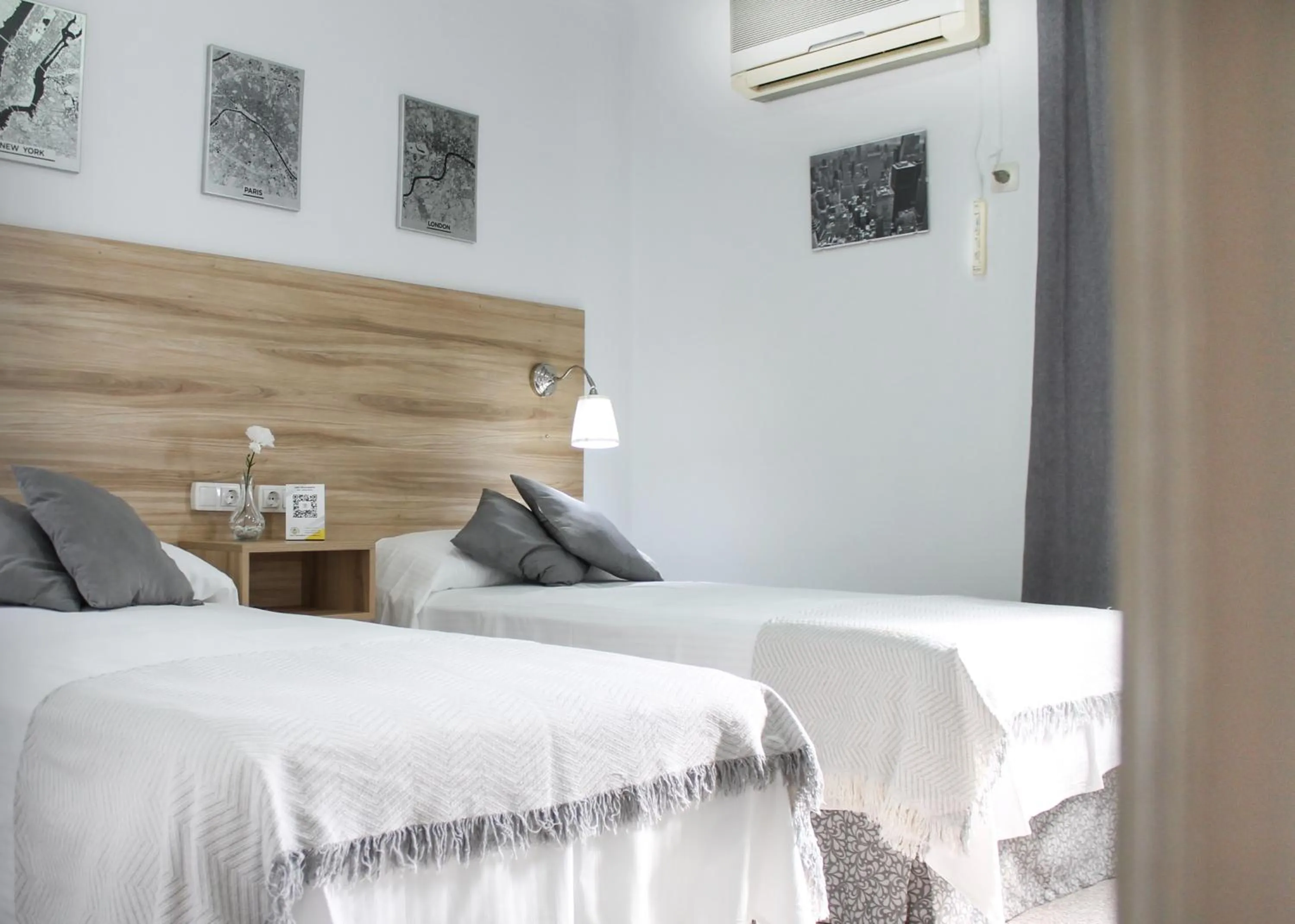 Bed in Hotel Restaurante Vía Sevilla - Cádiz by MA 22 Puntos