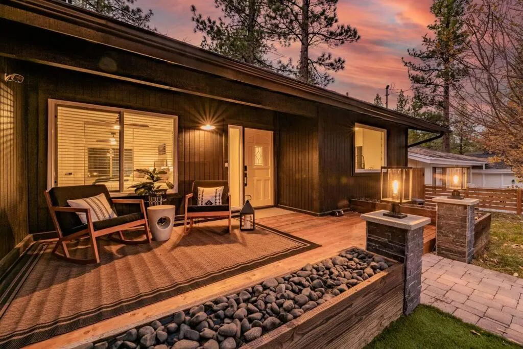 Modern Split Level Cabin -Hot Tub & Game Room