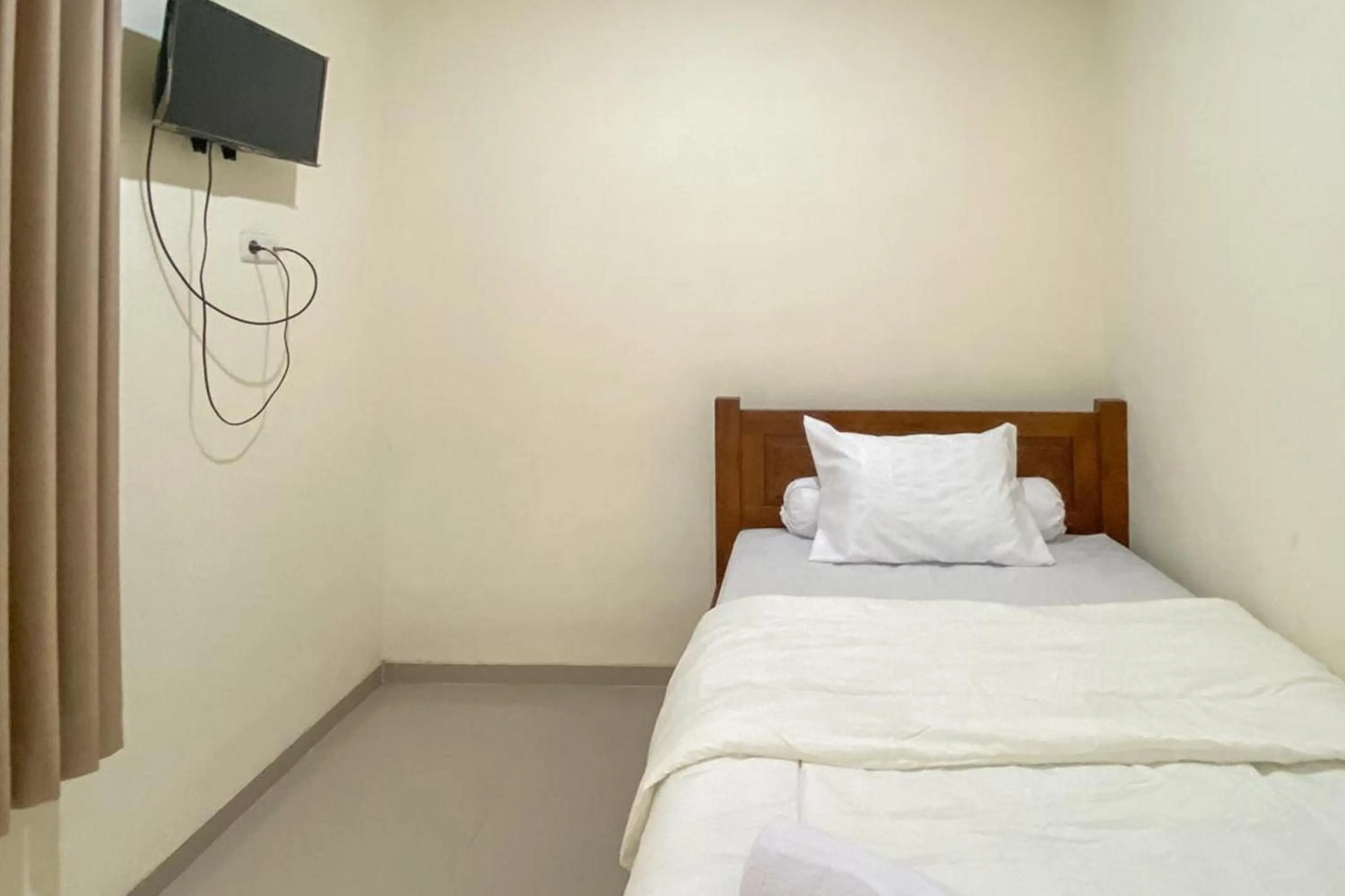 Bed in Nipa Guest House near Universitas Widyagama Mitra RedDoorz