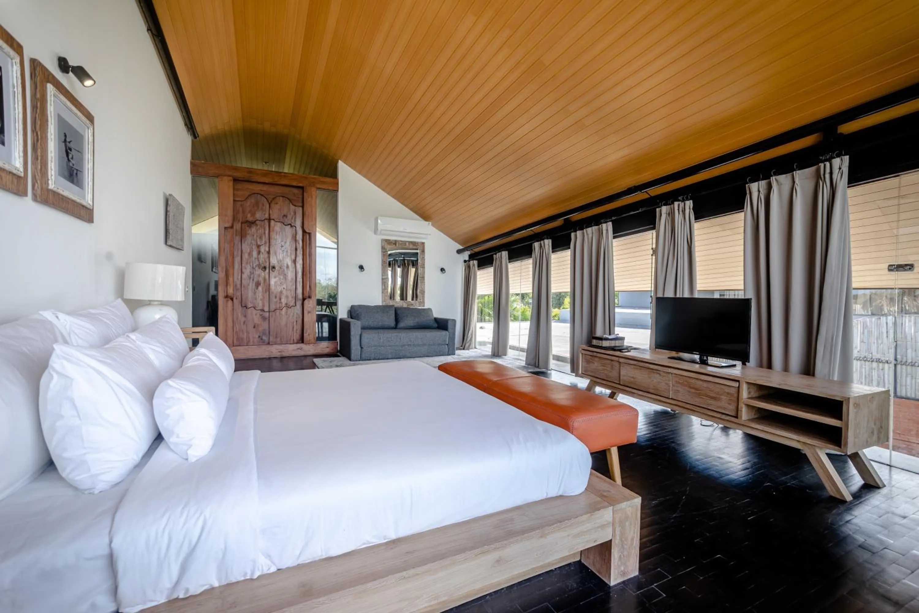 Bedroom, Bed in Gioheven Villa