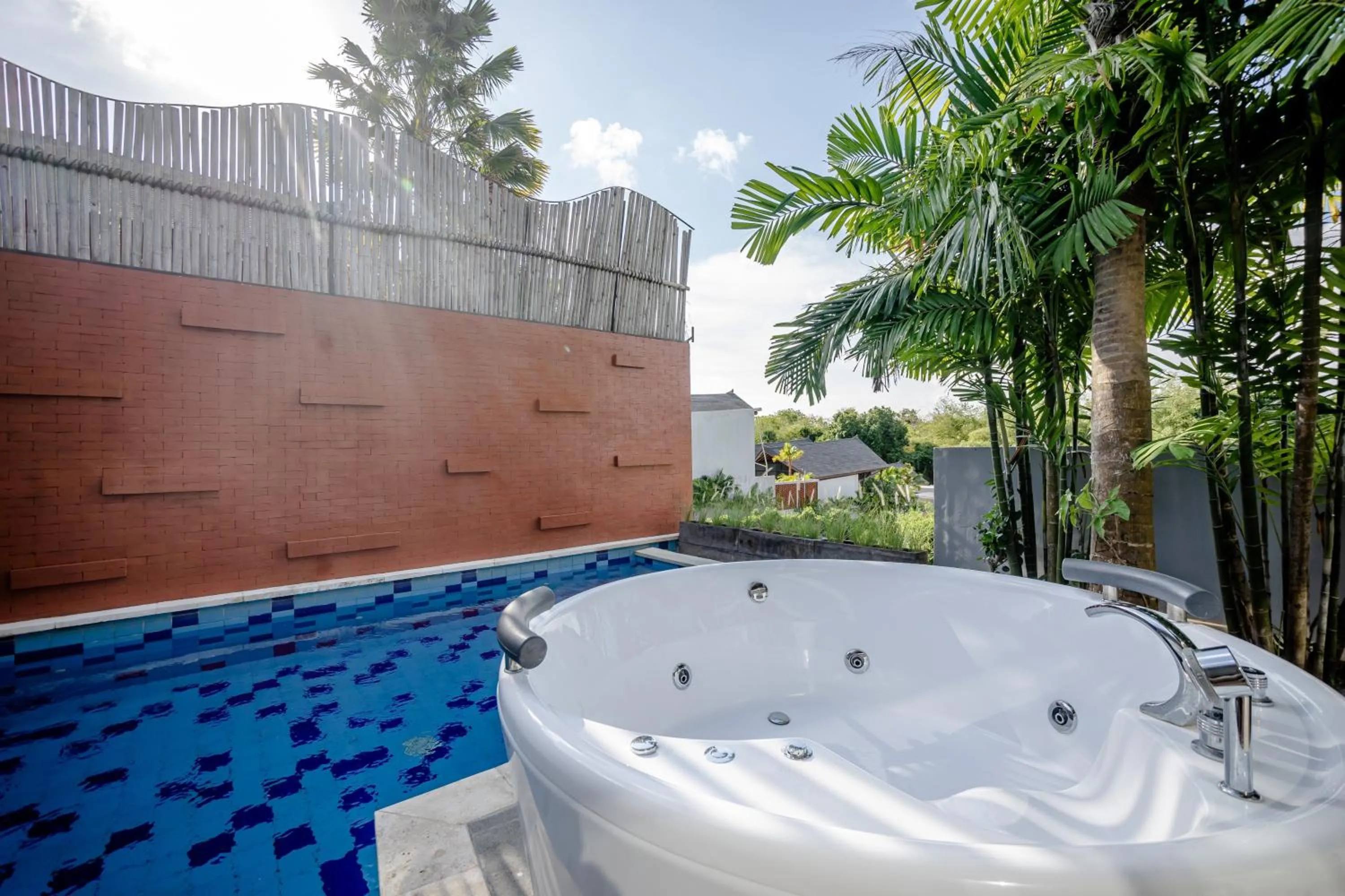 Swimming pool in Gioheven Villa