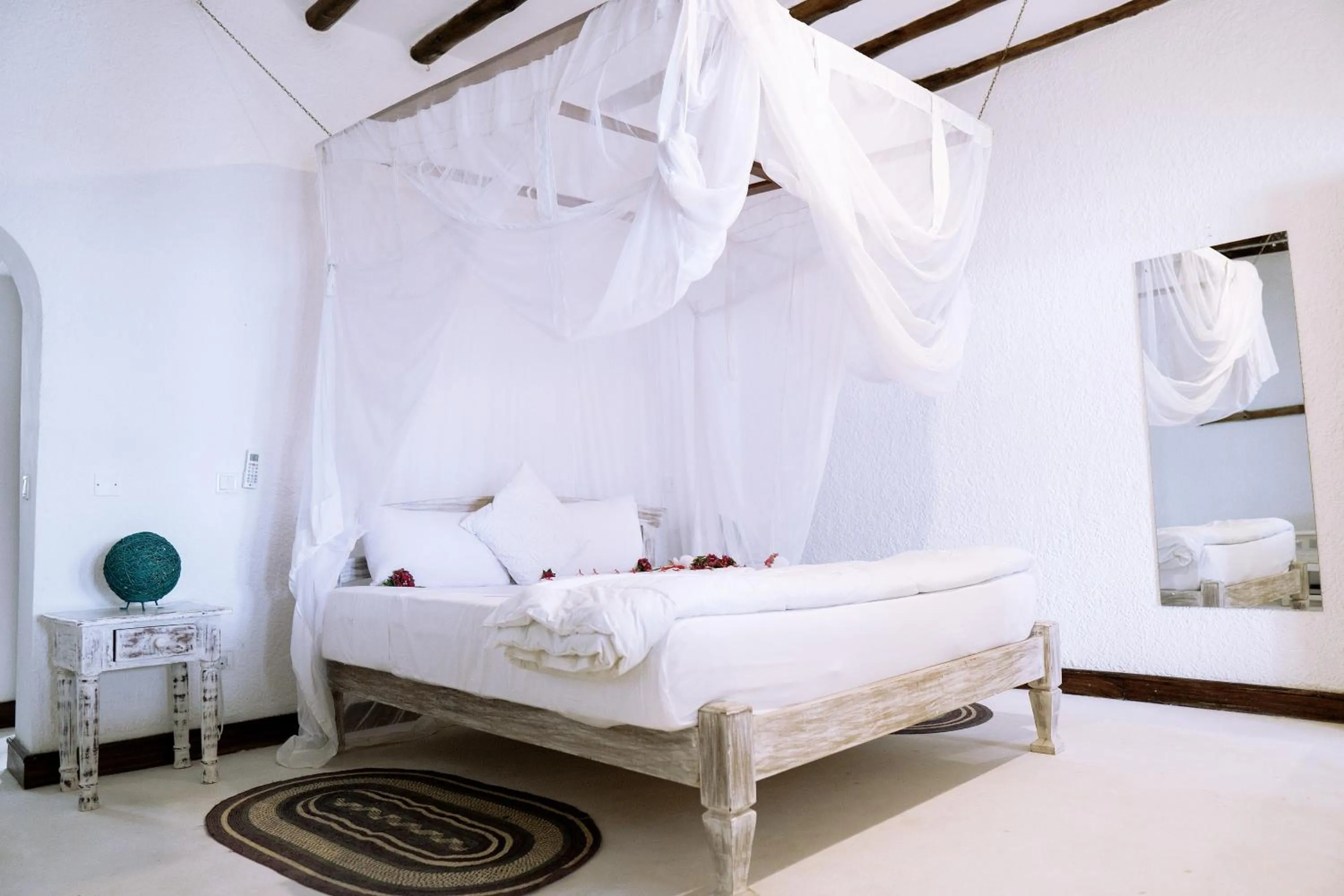 Bedroom, Bed in Met Beach Resort Malindi