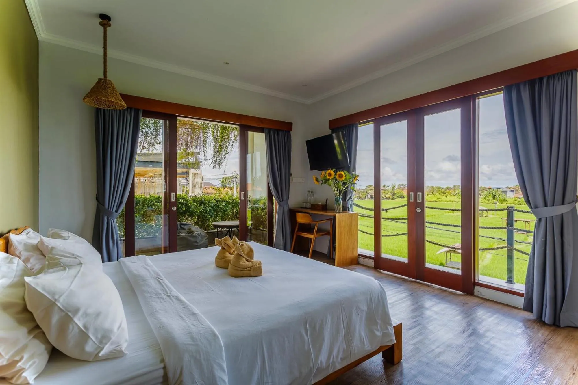 Photo of the whole room, Bed in Canggu Hype
