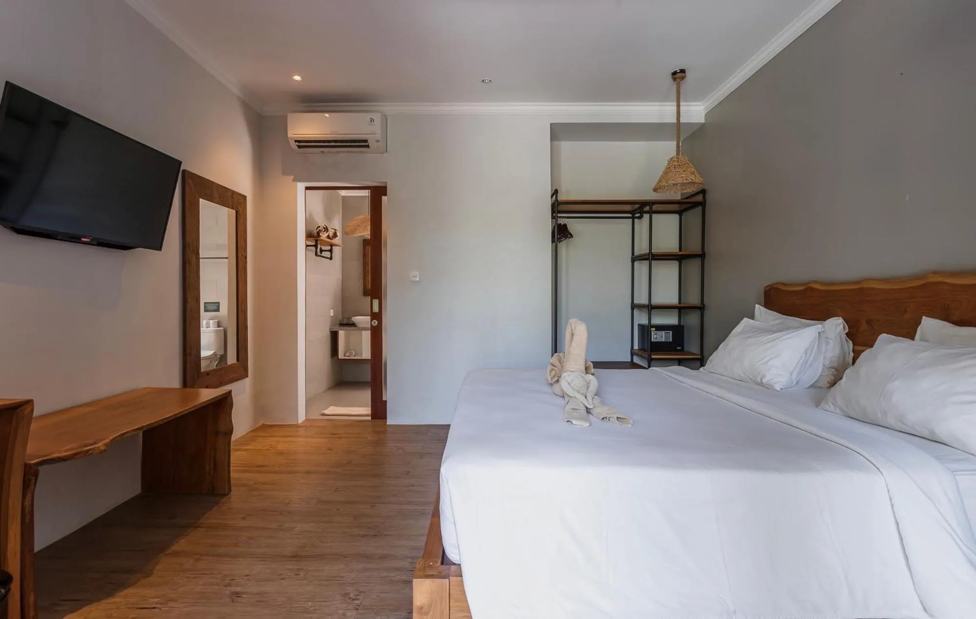 Photo of the whole room, Bed in Canggu Hype