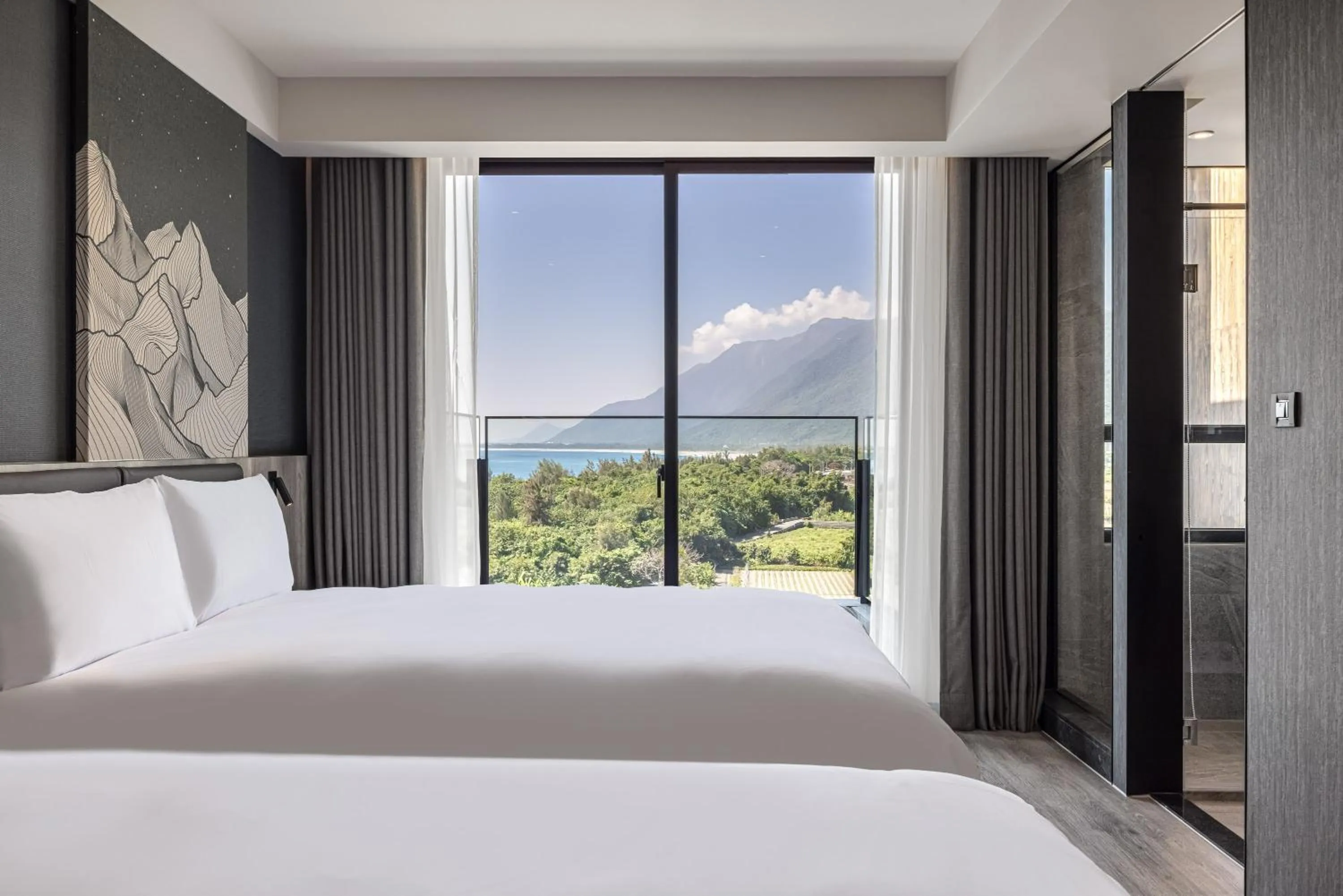 View (from property/room), Bed in The Moment Hotel Hualien by Lakeshore