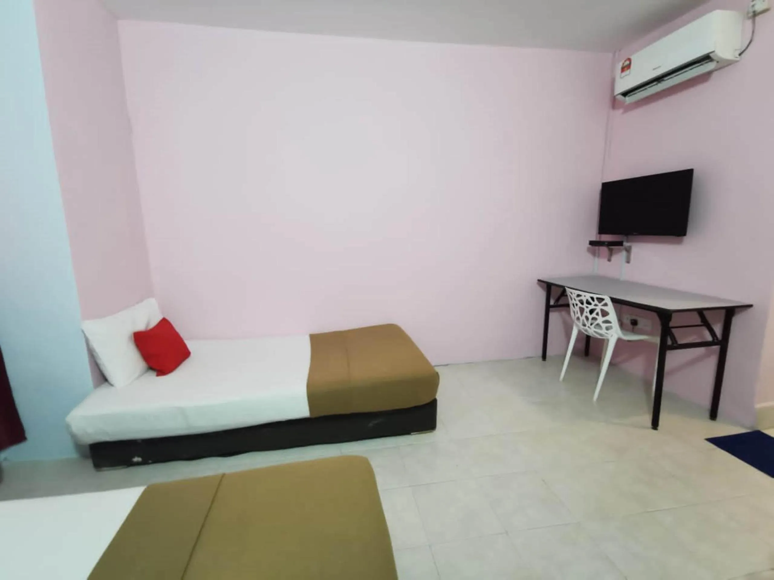 Bedroom, Bed in Hotel O My Seven Days Inn