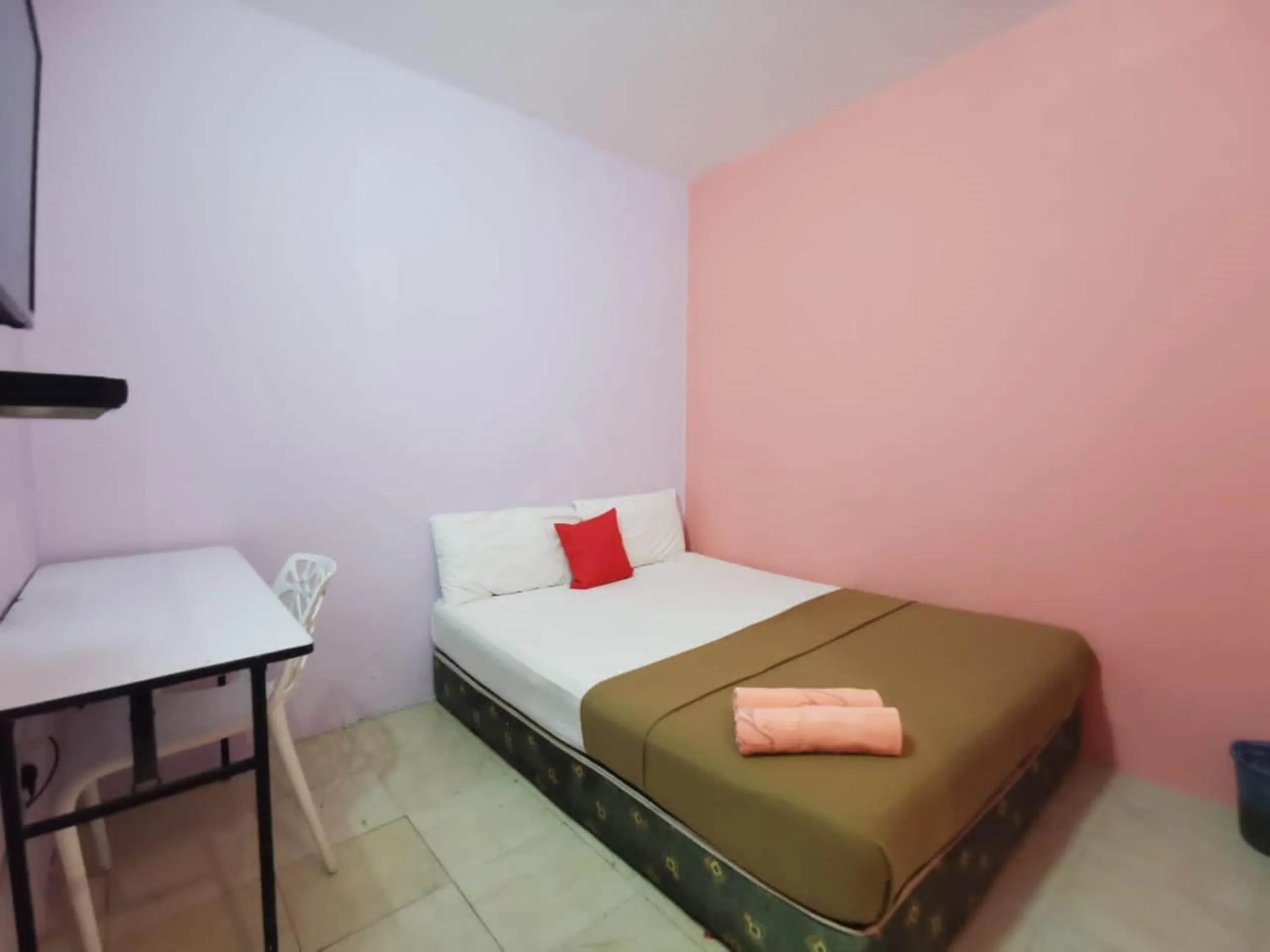 Bedroom, Bed in Hotel O My Seven Days Inn